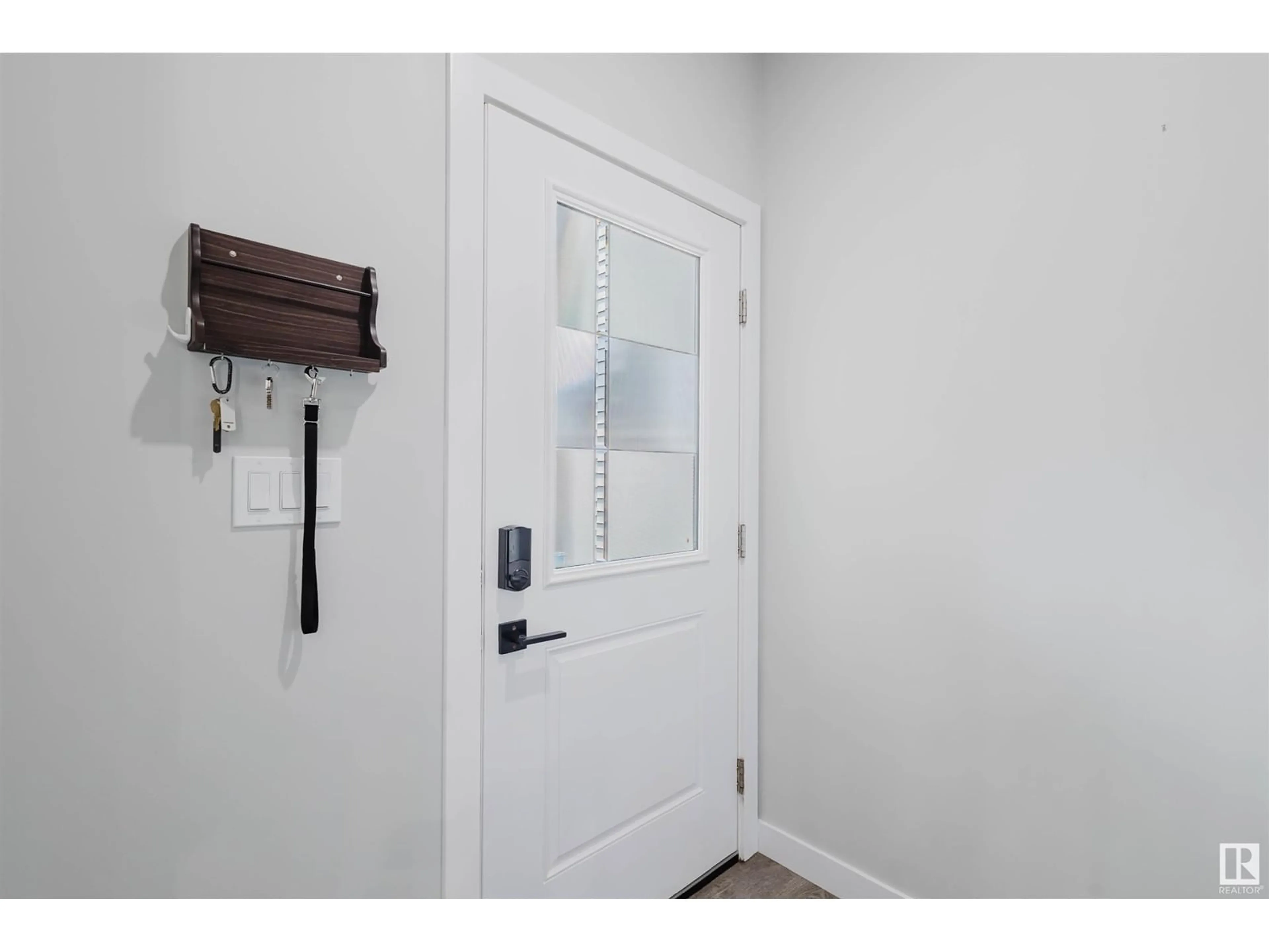 Indoor entryway for 5209 KIMBALL CRES, Edmonton Alberta T6W4Z2