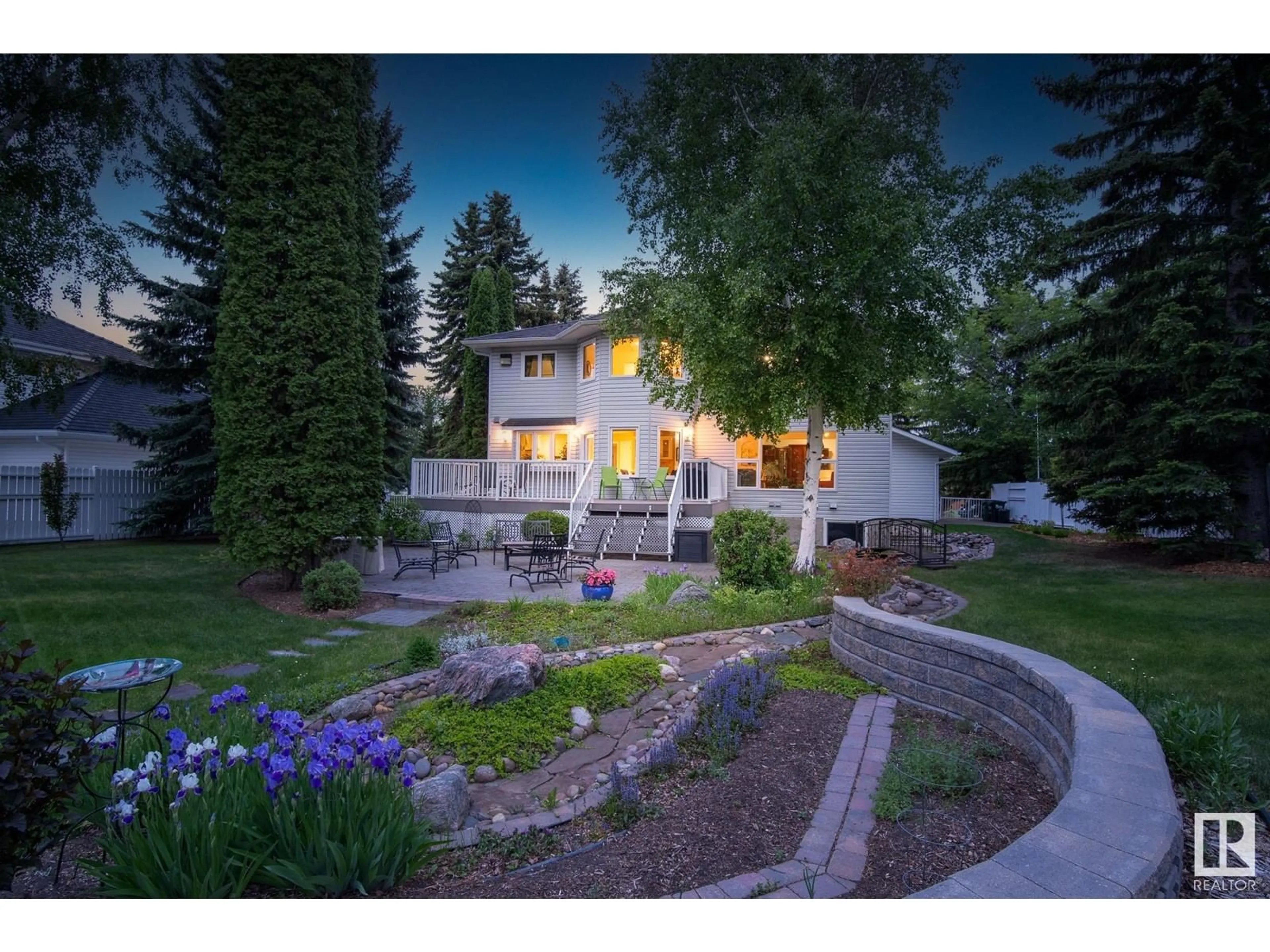 A pic from outside/outdoor area/front of a property/back of a property/a pic from drone, street for 258 ESTATE DR, Sherwood Park Alberta T8B1L6