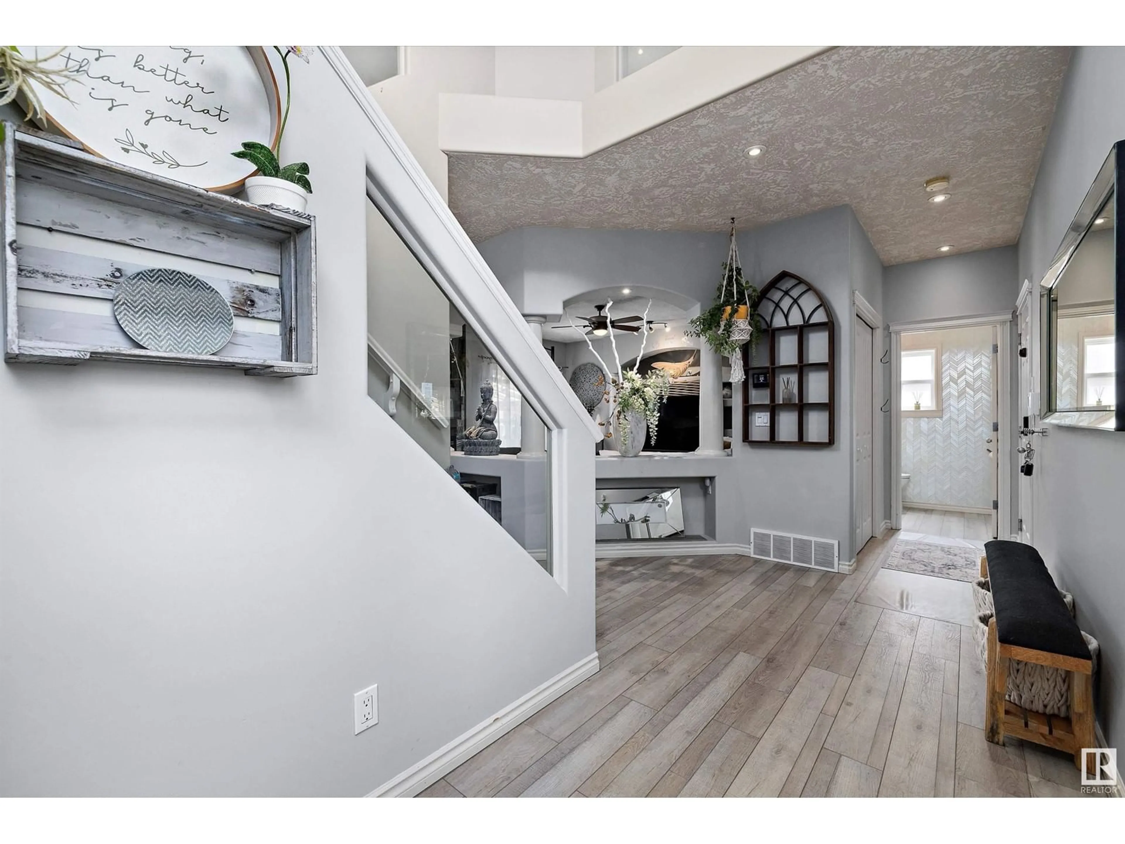 Indoor entryway for 14915 16 ST, Edmonton Alberta T5Y3J1