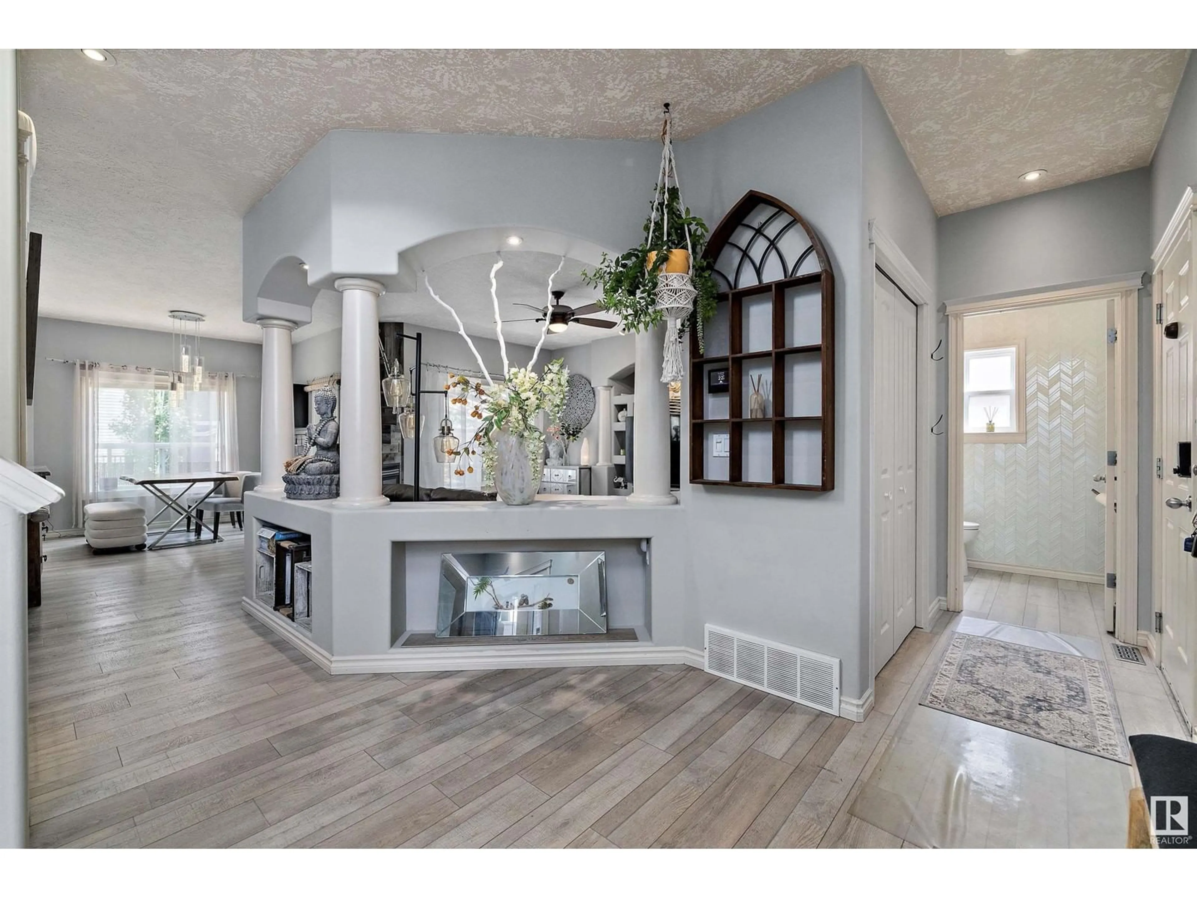 Indoor entryway for 14915 16 ST, Edmonton Alberta T5Y3J1