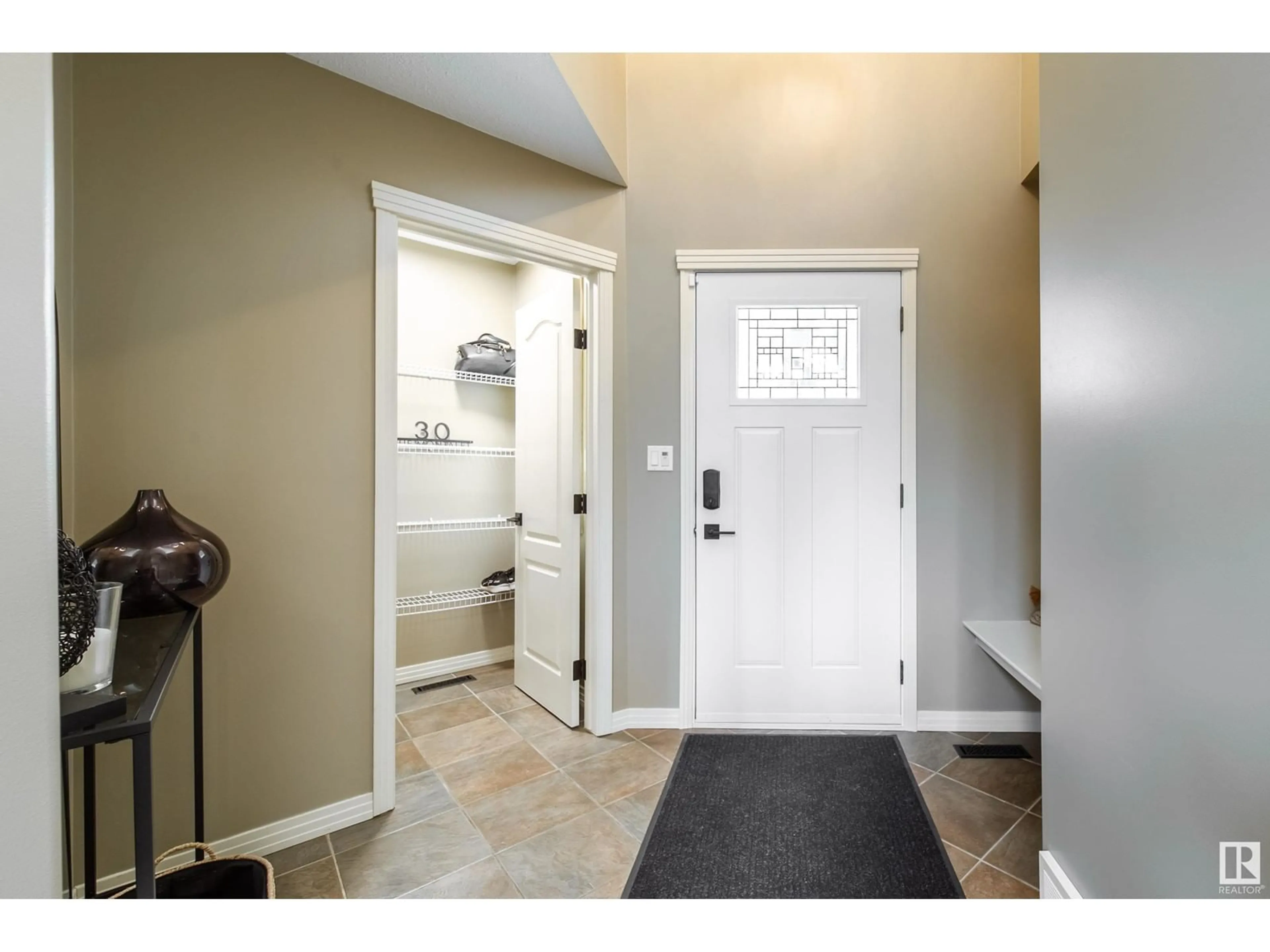 Indoor entryway for 30 RUE MONTALET, Beaumont Alberta T4X1S8