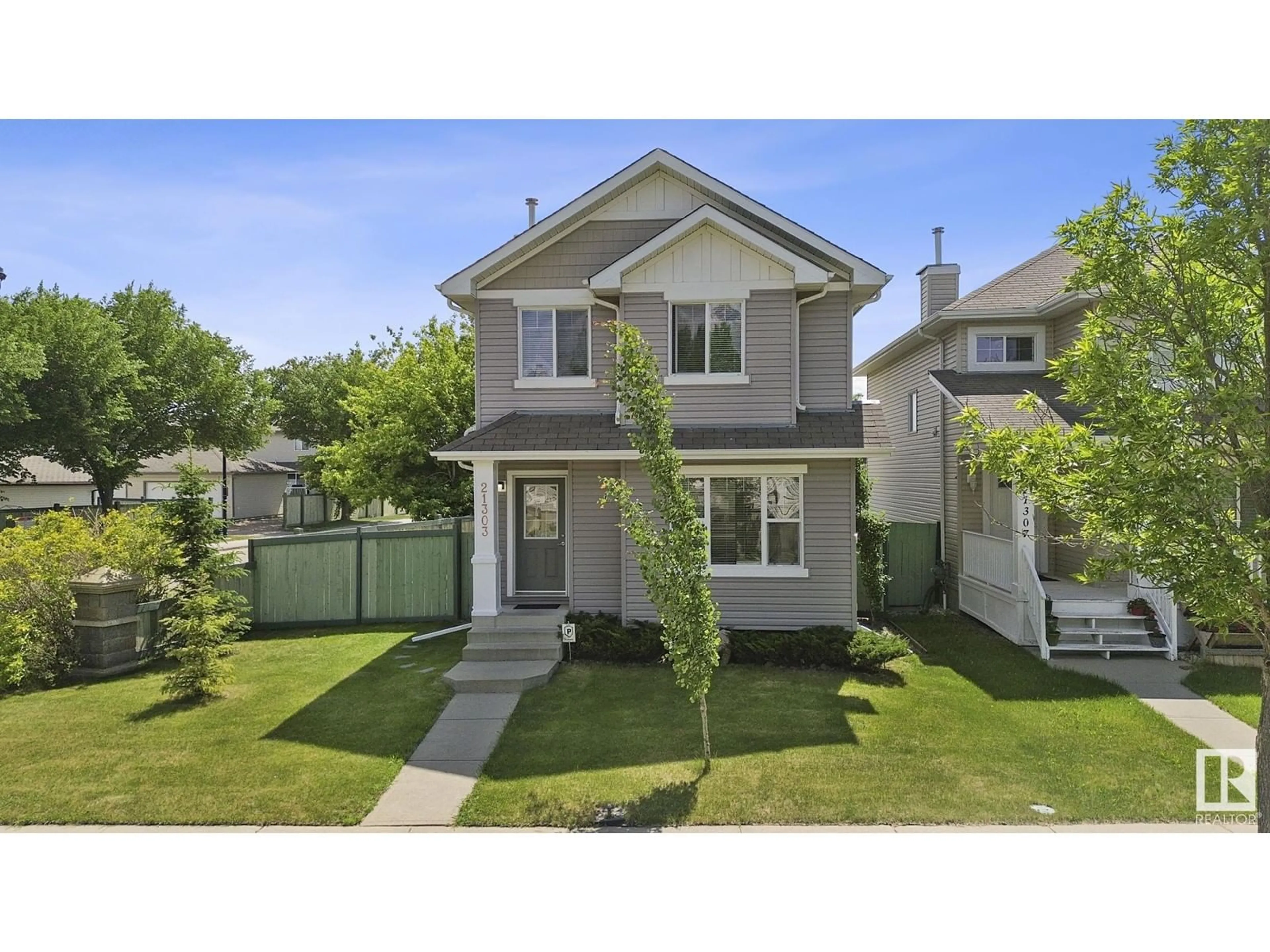 Home with vinyl exterior material, street for 21303 91 AV, Edmonton Alberta T5T6Y9