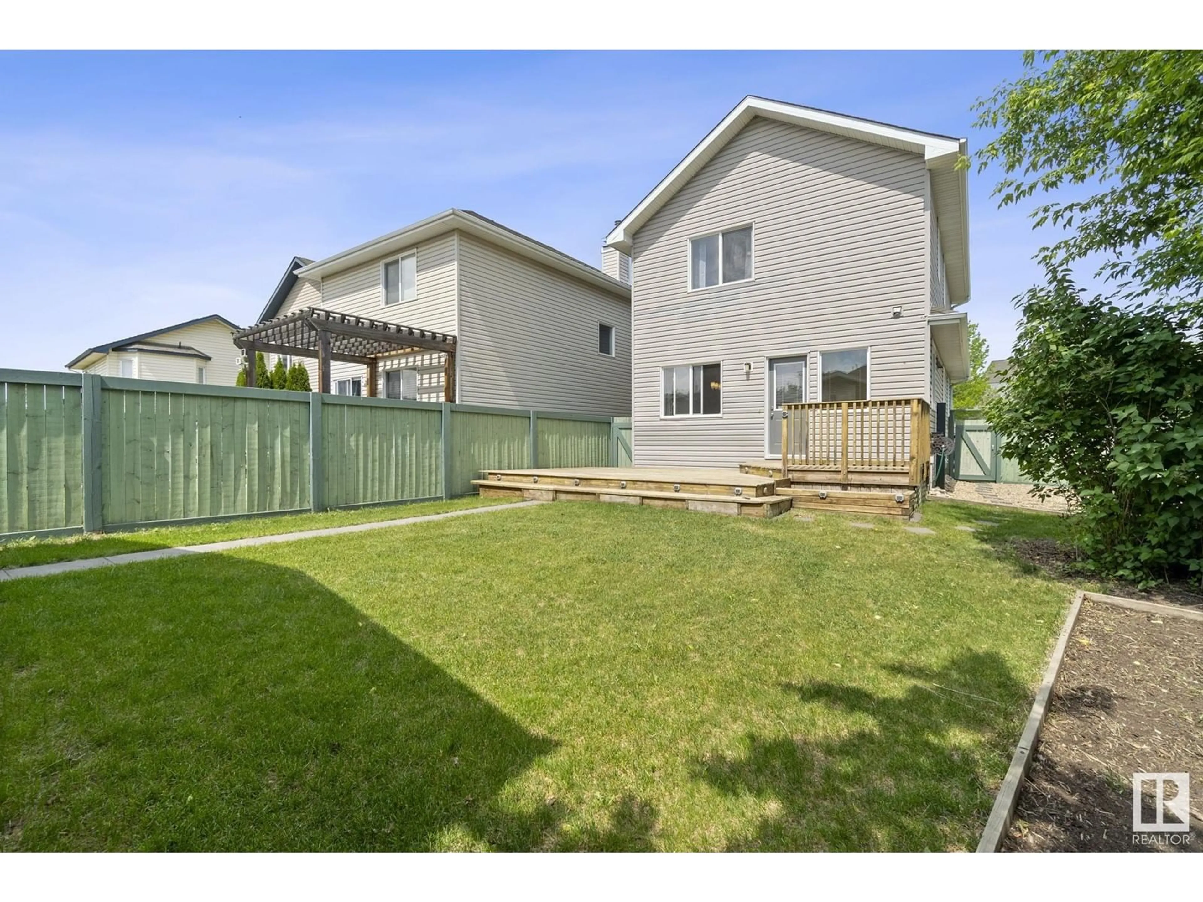 Patio, street for 21303 91 AV, Edmonton Alberta T5T6Y9