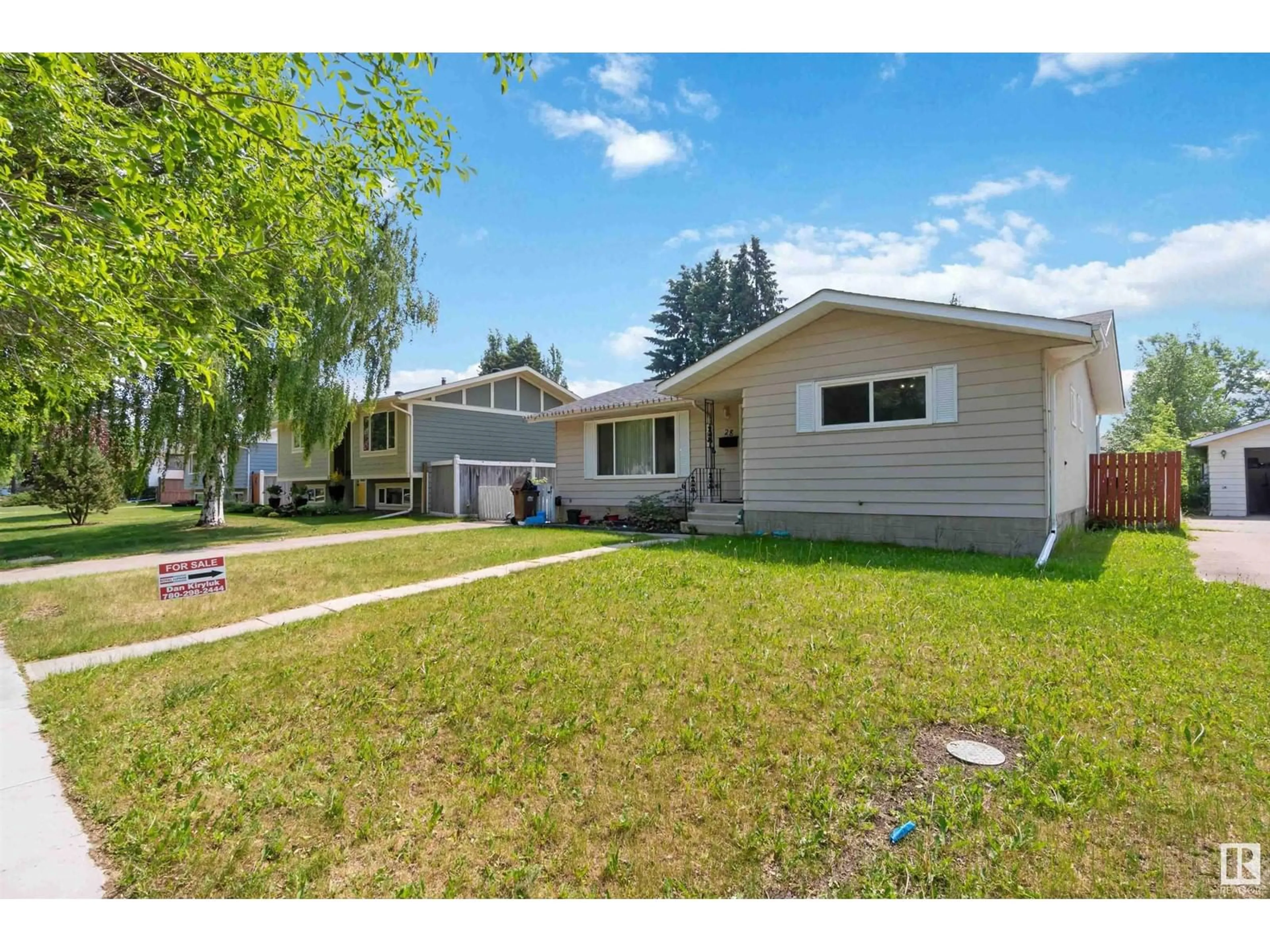 Home with vinyl exterior material, street for 28 LINWOOD CR, St. Albert Alberta T8N1P5