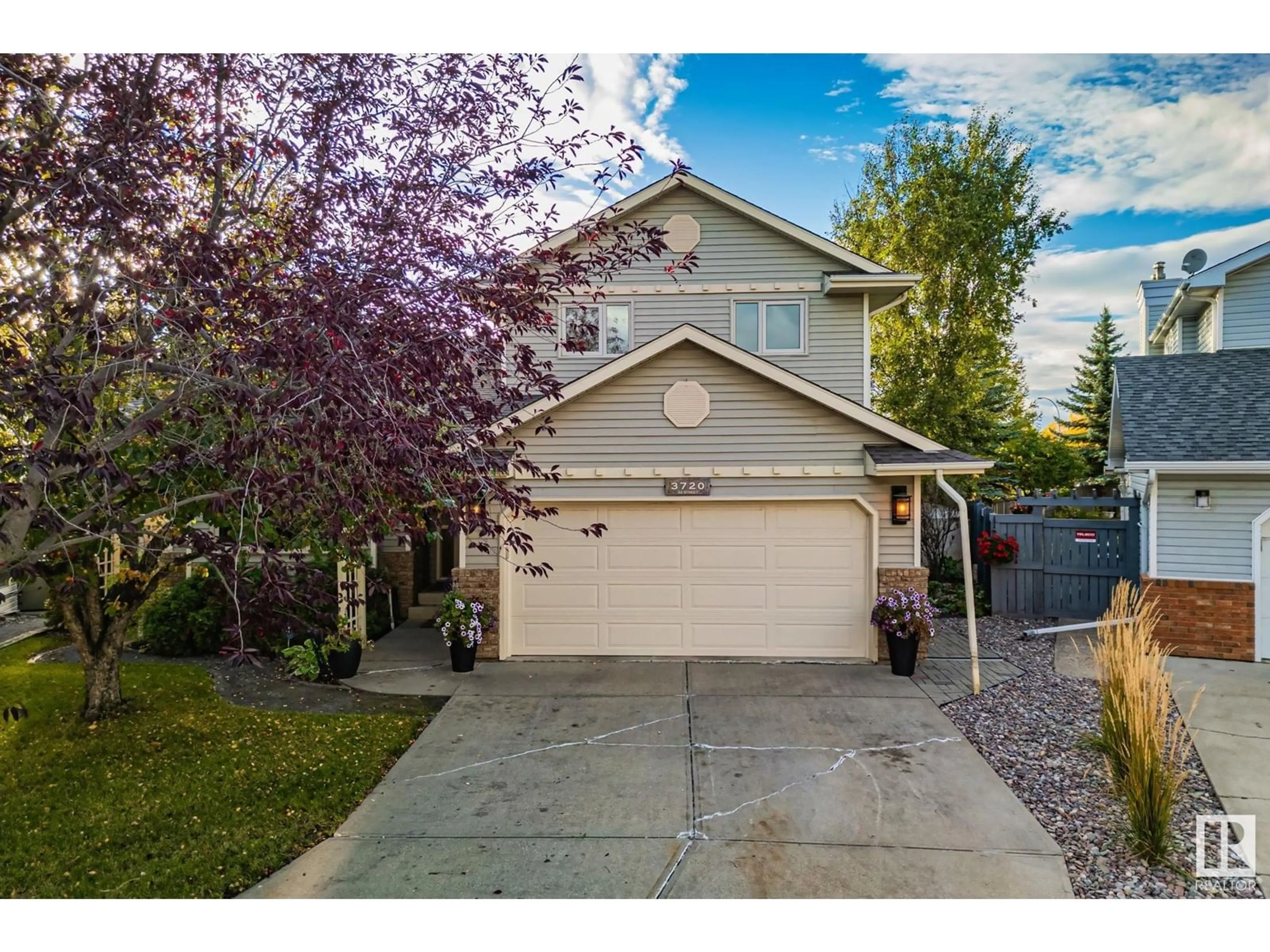Home with vinyl exterior material, street for 3720 32 ST, Edmonton Alberta T6T1G1