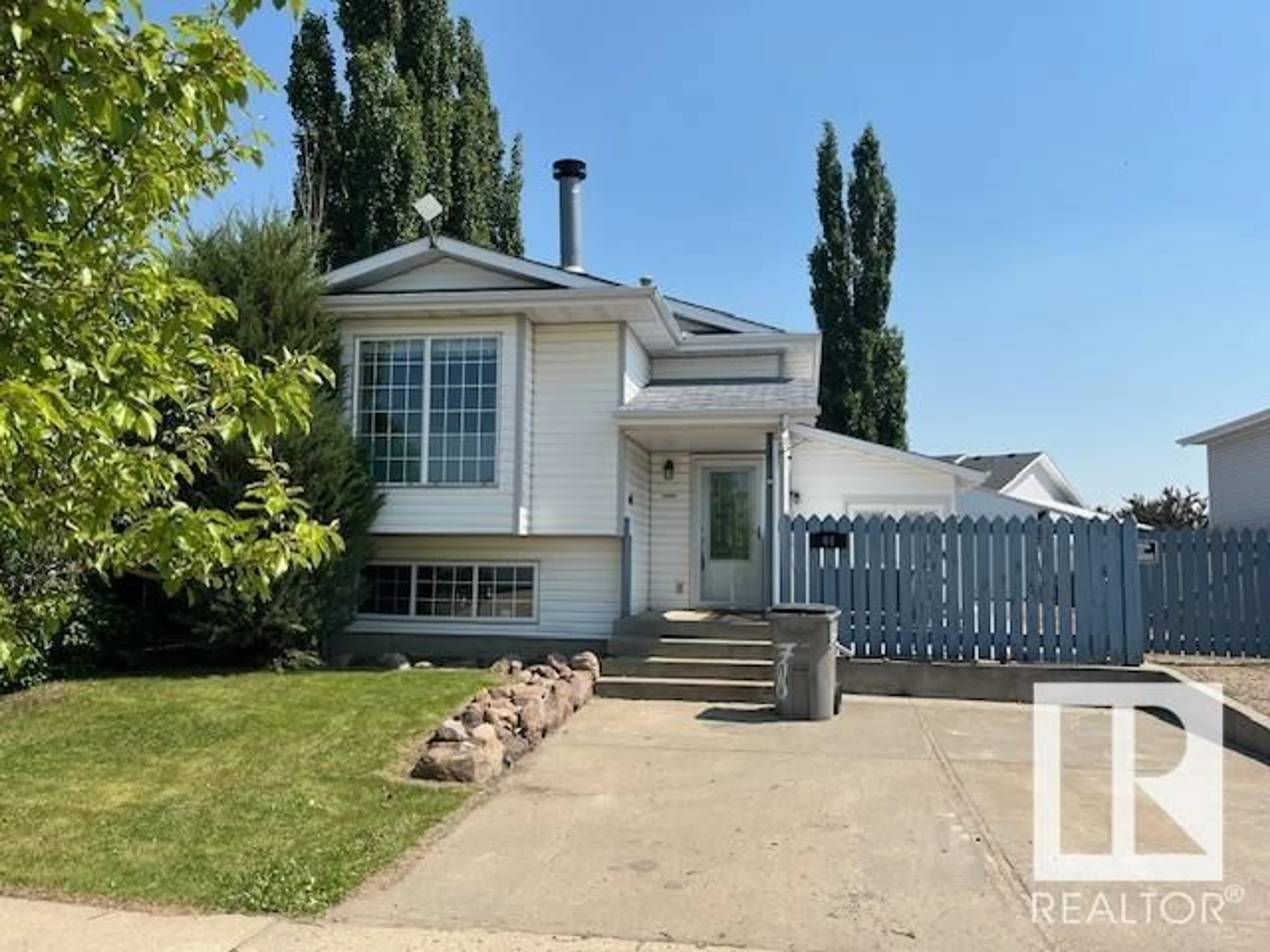 Home with vinyl exterior material, street for 44 WESTVIEW DR, Calmar Alberta T0C0V0