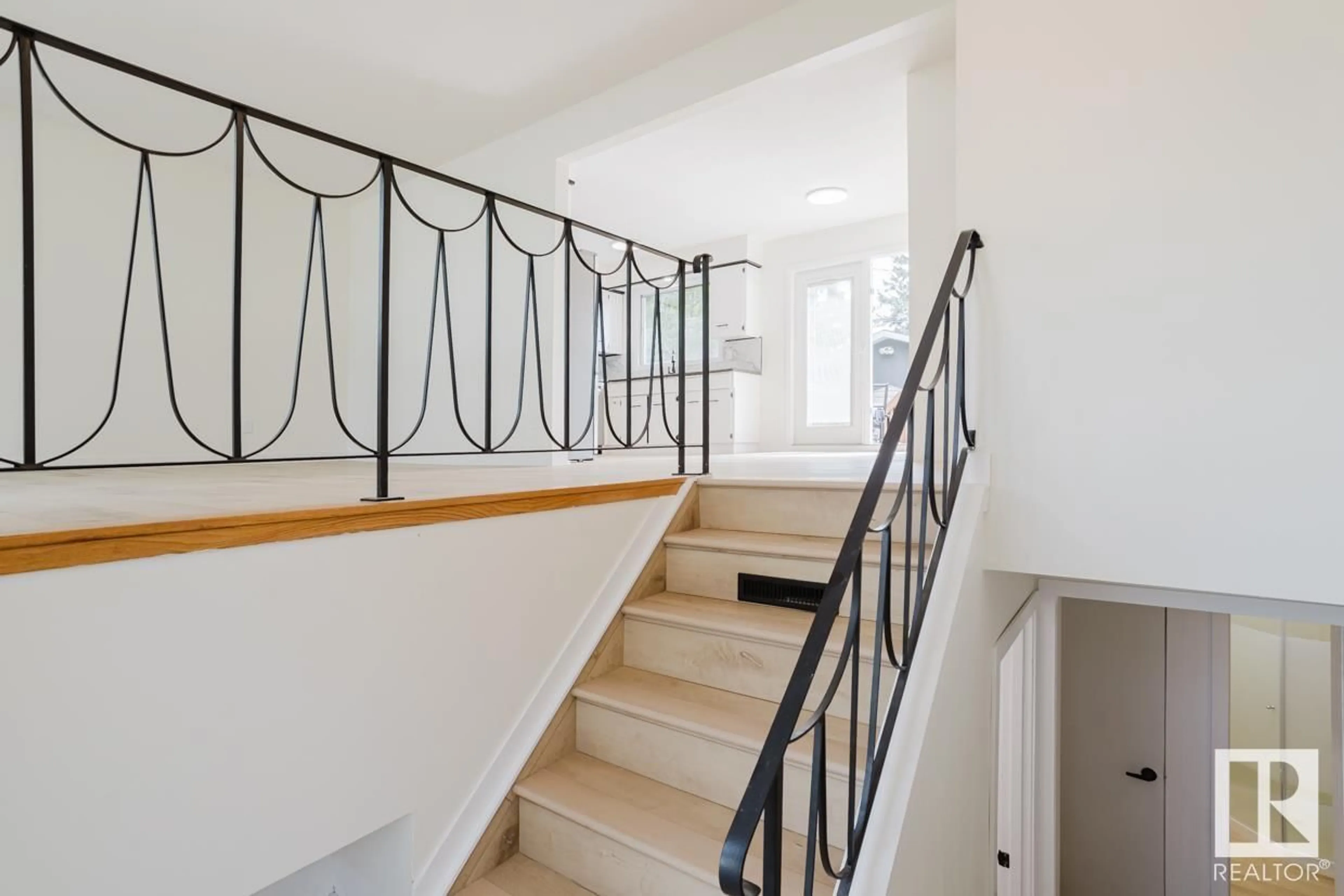 Stairs for 11719 46 AV, Edmonton Alberta T6H0A6