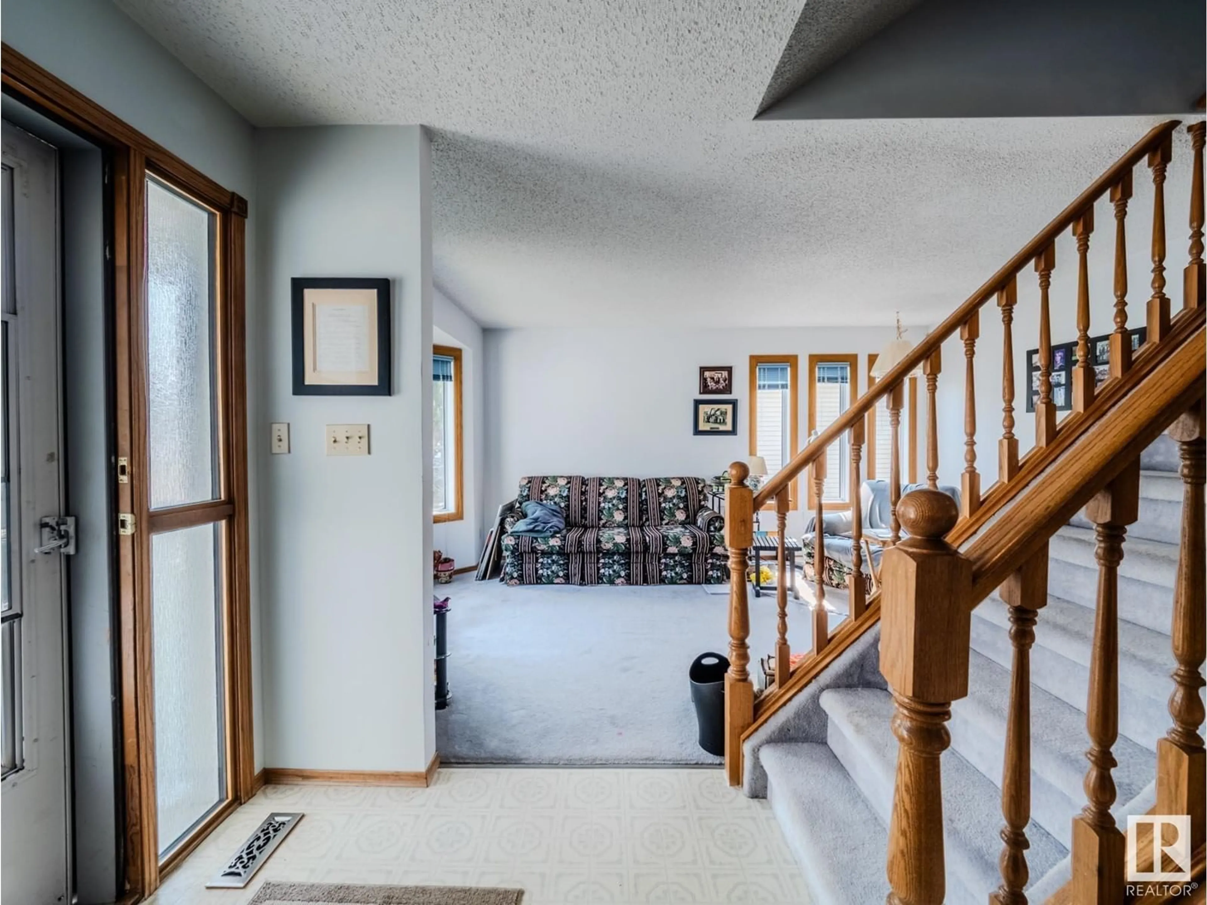 Indoor foyer for 7 COACHMAN PL, Sherwood Park Alberta T8H1C1