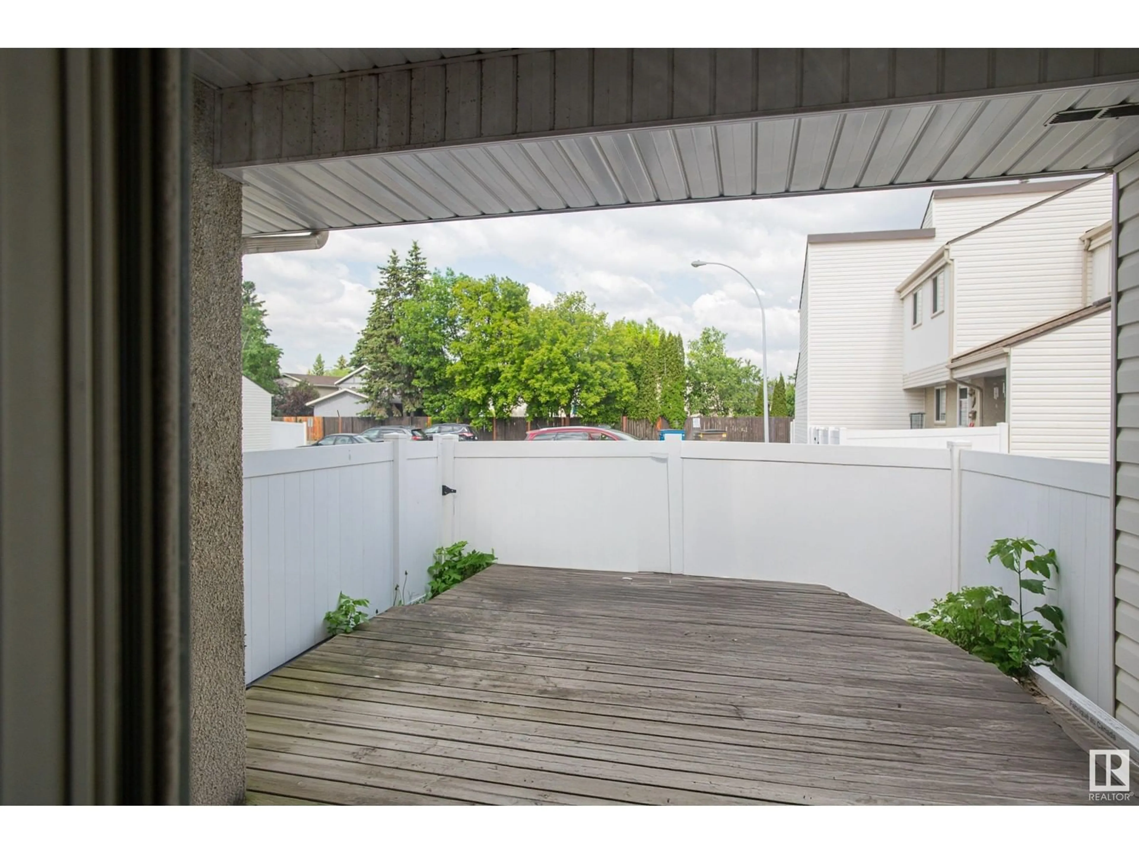Patio, street for 45 WOODVALE VG, Edmonton Alberta T6L1W4