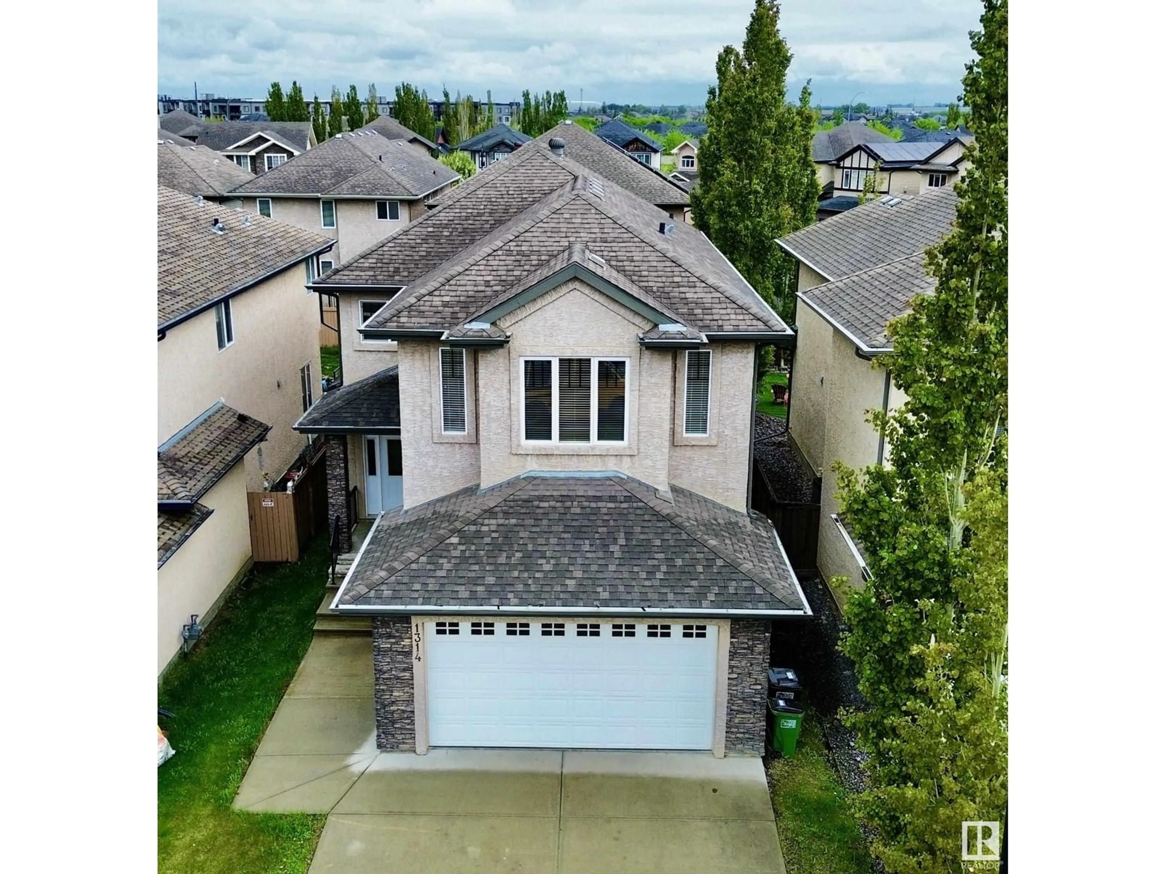 A pic from outside/outdoor area/front of a property/back of a property/a pic from drone, street for 1314 CUNNINGHAM DR, Edmonton Alberta T6W0R7