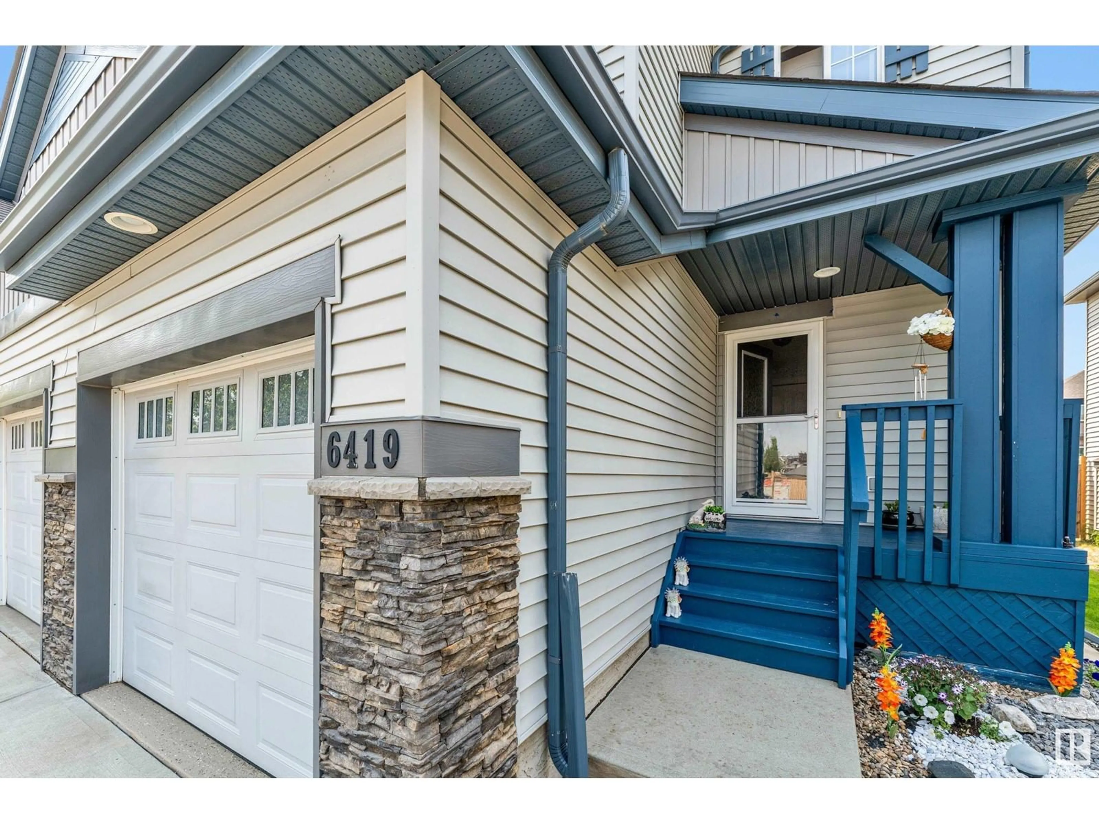 Indoor entryway for SW - 6419 18 AV, Edmonton Alberta T6X0M9