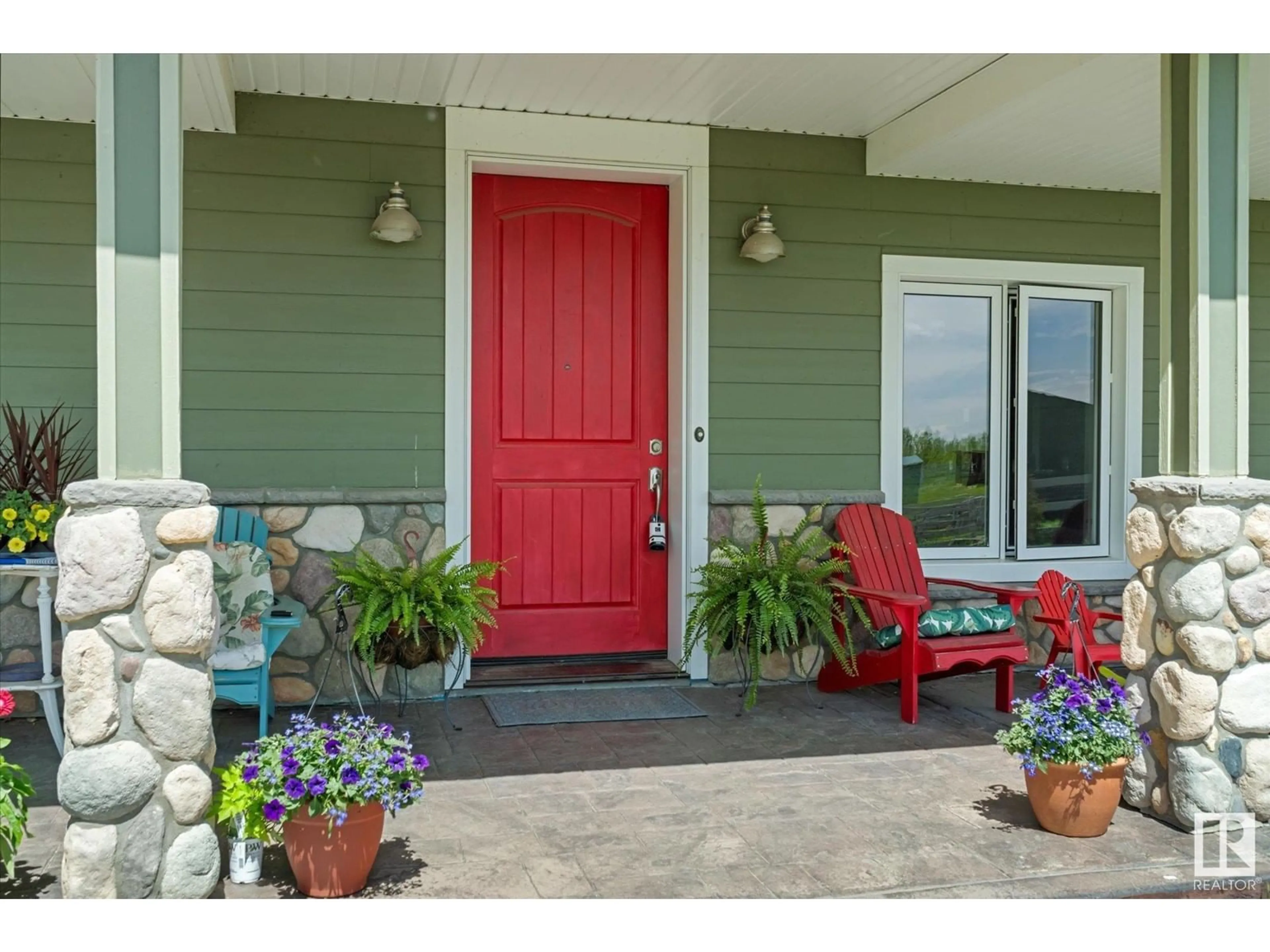 Indoor entryway for 21031 TWP RD 530, Rural Strathcona County Alberta T8G2C7