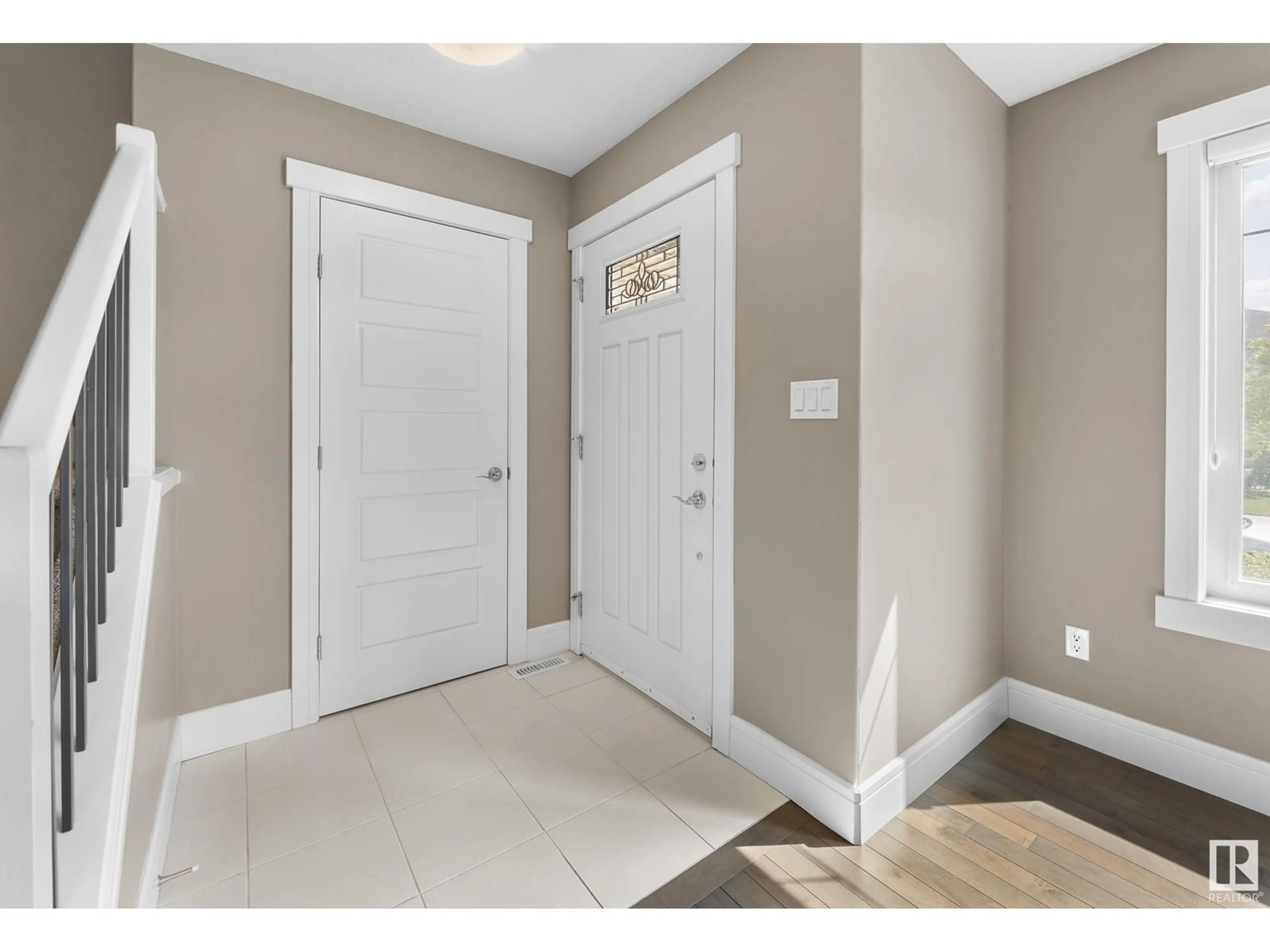 Indoor entryway for 17116 120 ST, Edmonton Alberta T5X0H5