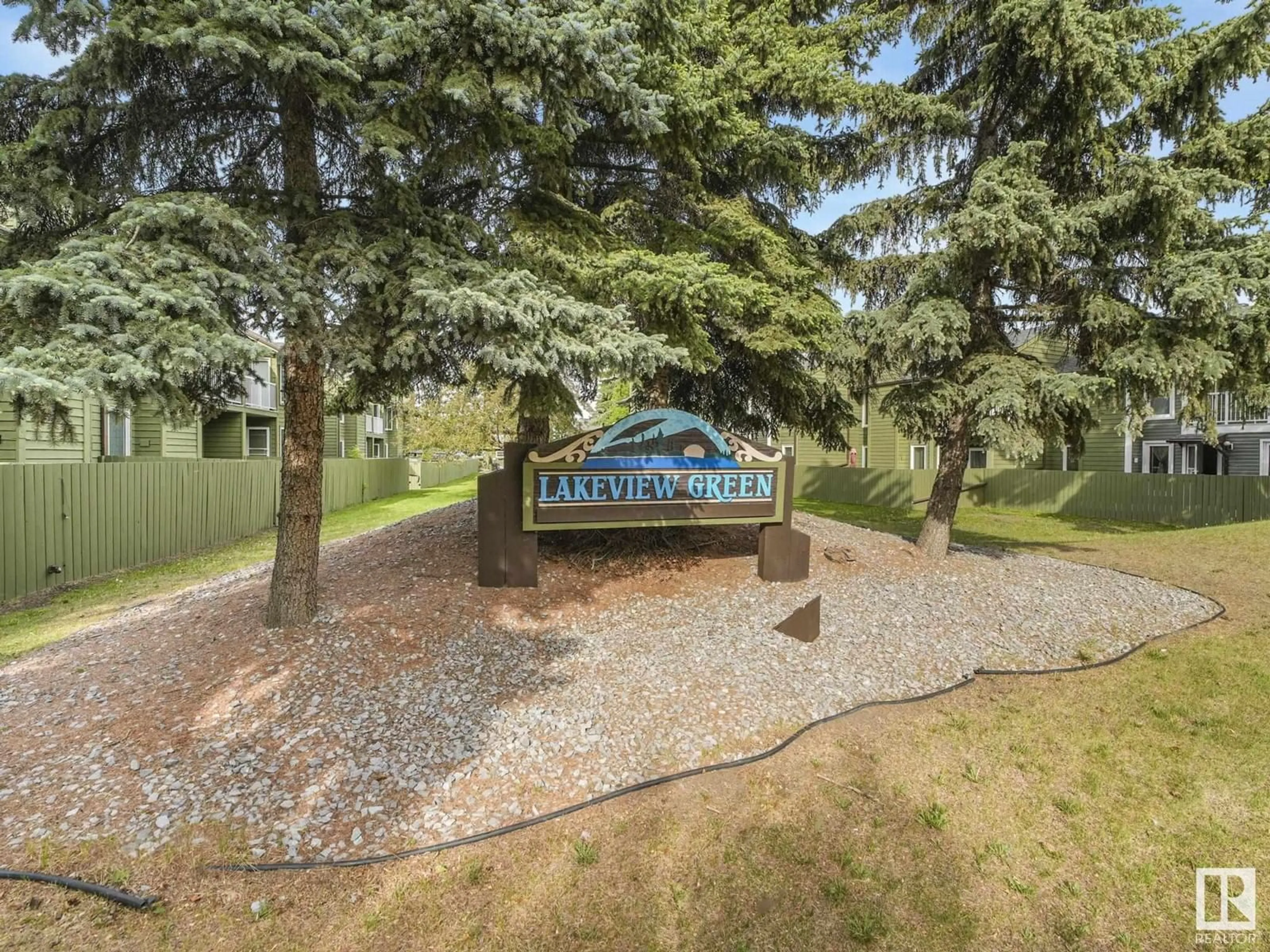 A pic from outside/outdoor area/front of a property/back of a property/a pic from drone, mountain view for 16955 95 ST, Edmonton Alberta T5Z1Z4