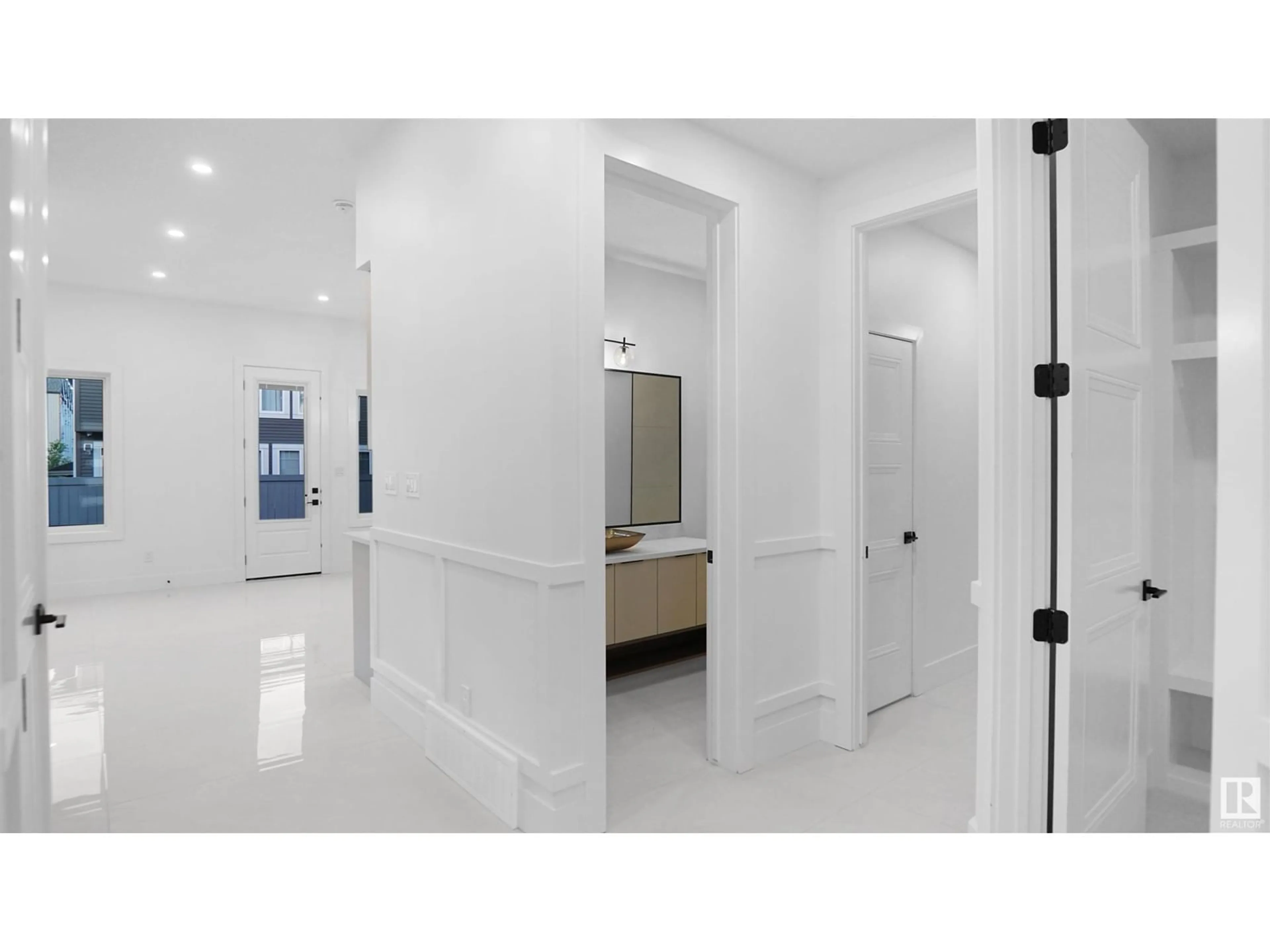 Indoor entryway for 6188 CARR RD, Edmonton Alberta T5E6Y5
