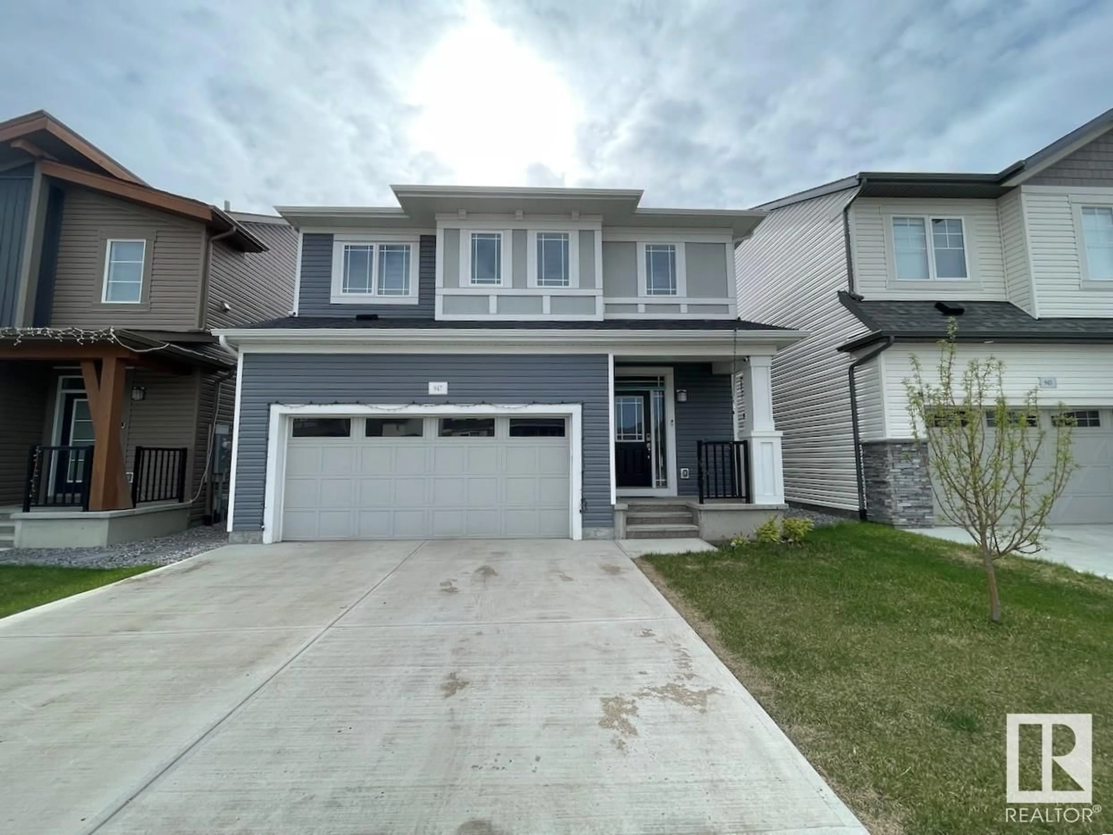 Home with vinyl exterior material, street for 947 STILLWATER BV, Edmonton Alberta T6M1M7