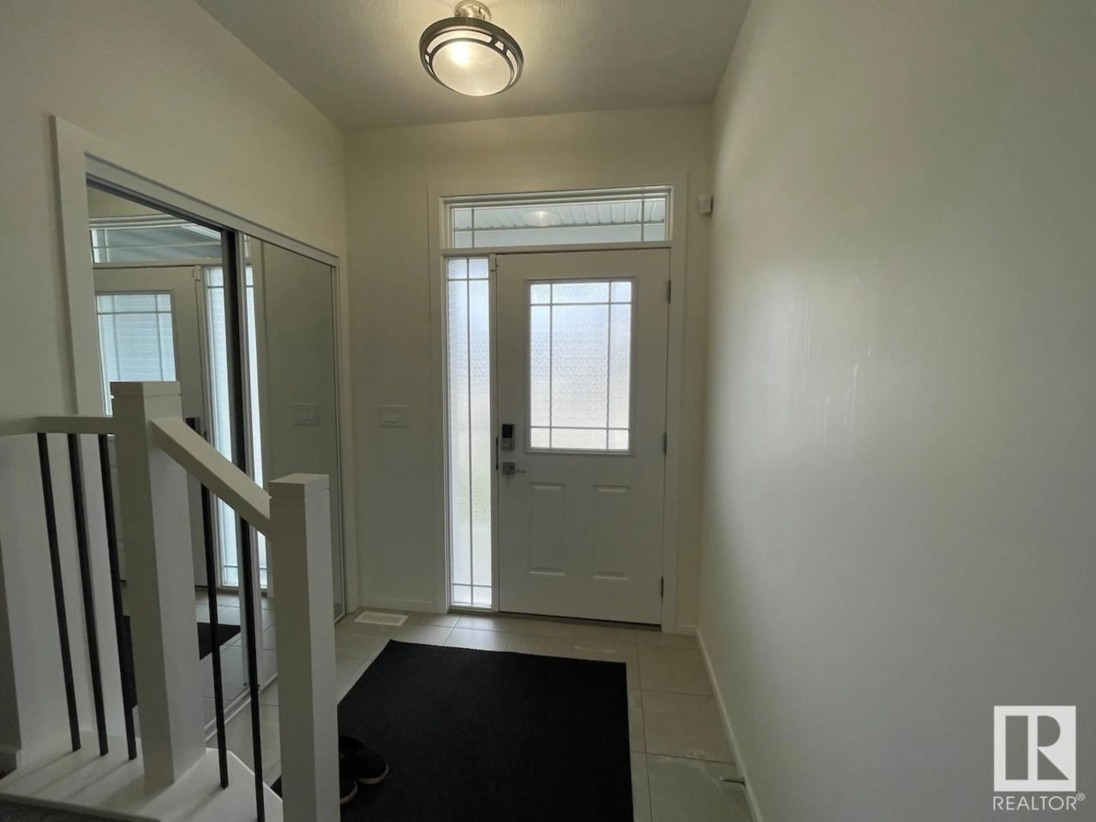Indoor entryway for 947 STILLWATER BV, Edmonton Alberta T6M1M7