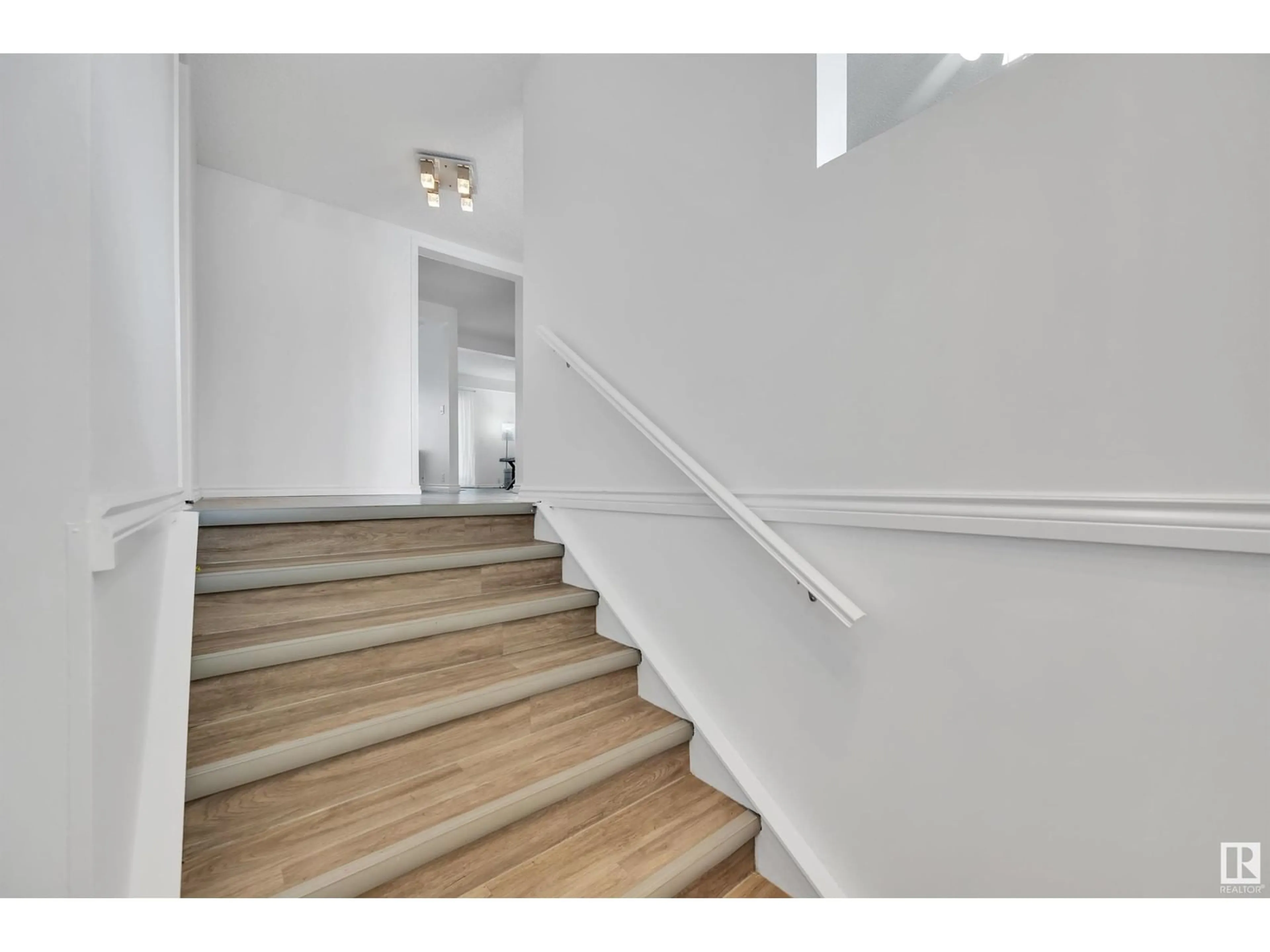 Stairs for 137 GRANDIN WO, St. Albert Alberta T8N2Y4