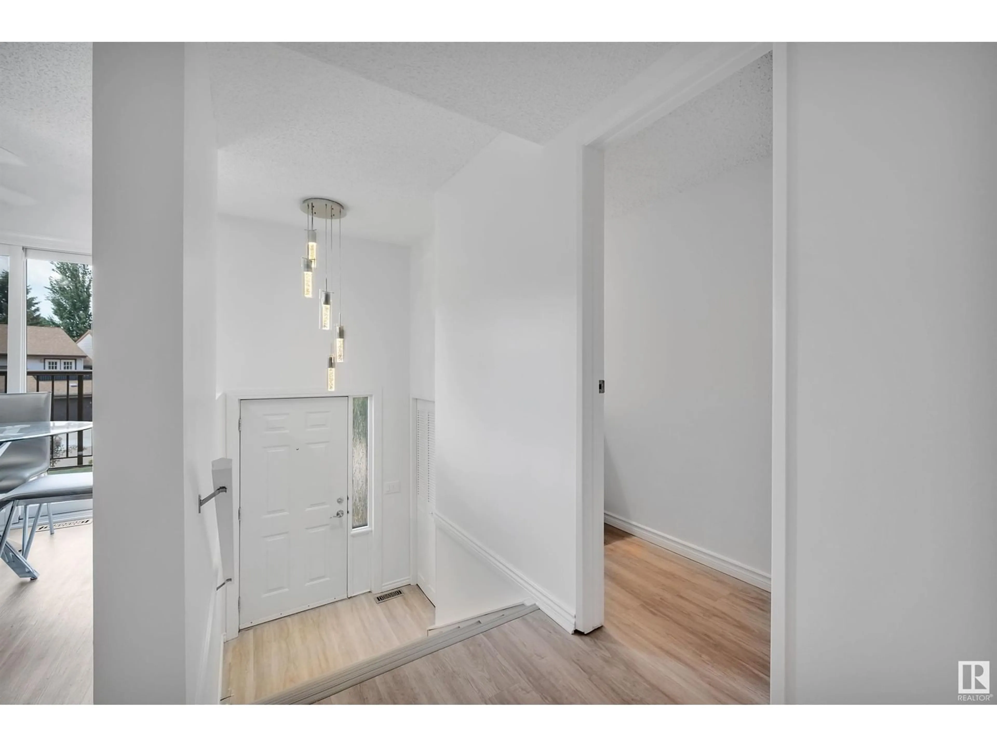 Indoor entryway for 137 GRANDIN WO, St. Albert Alberta T8N2Y4