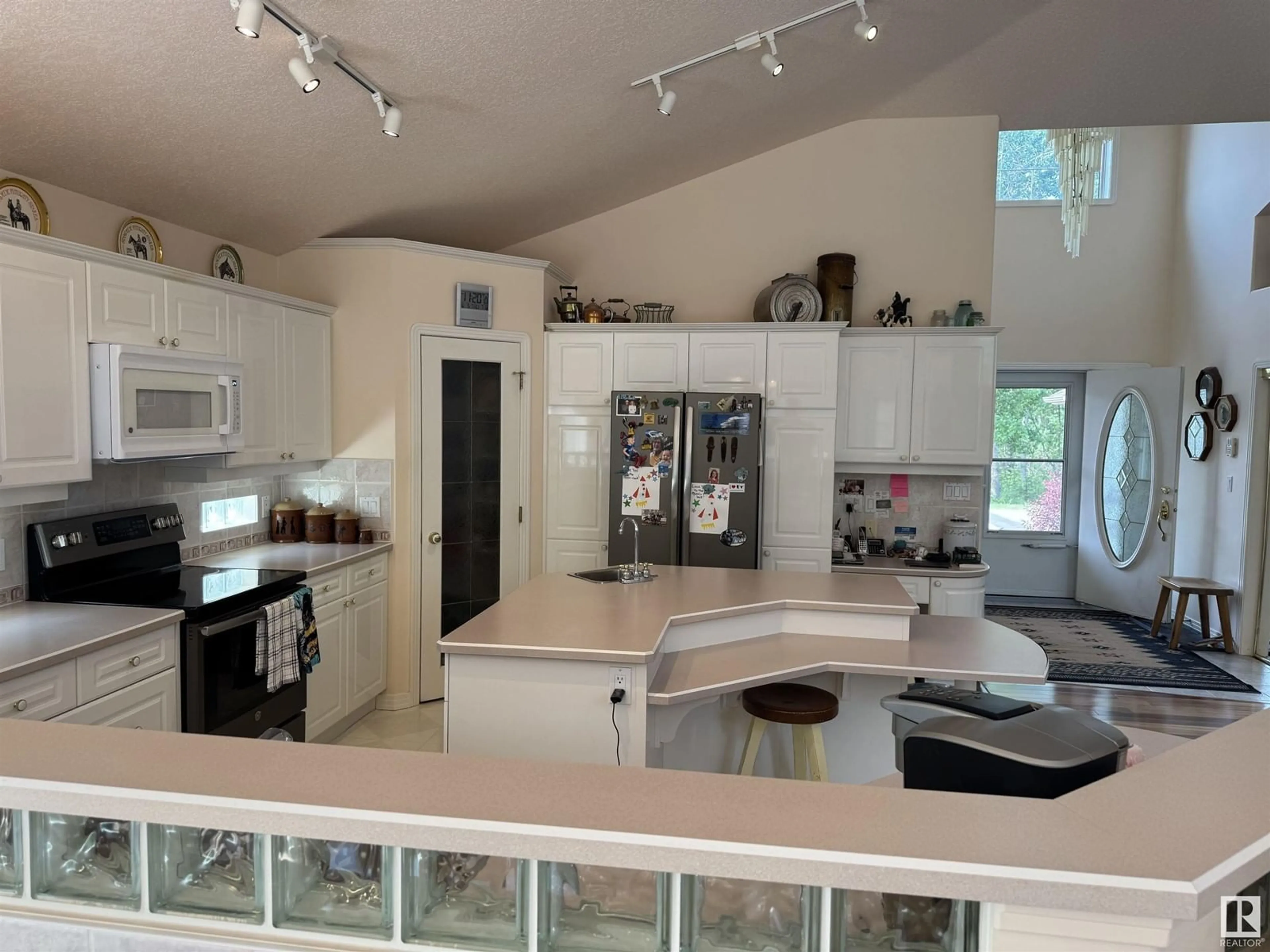 Open concept kitchen, ceramic/tile floor for 21366 TWP ROAD 530, Rural Strathcona County Alberta T8G2G1