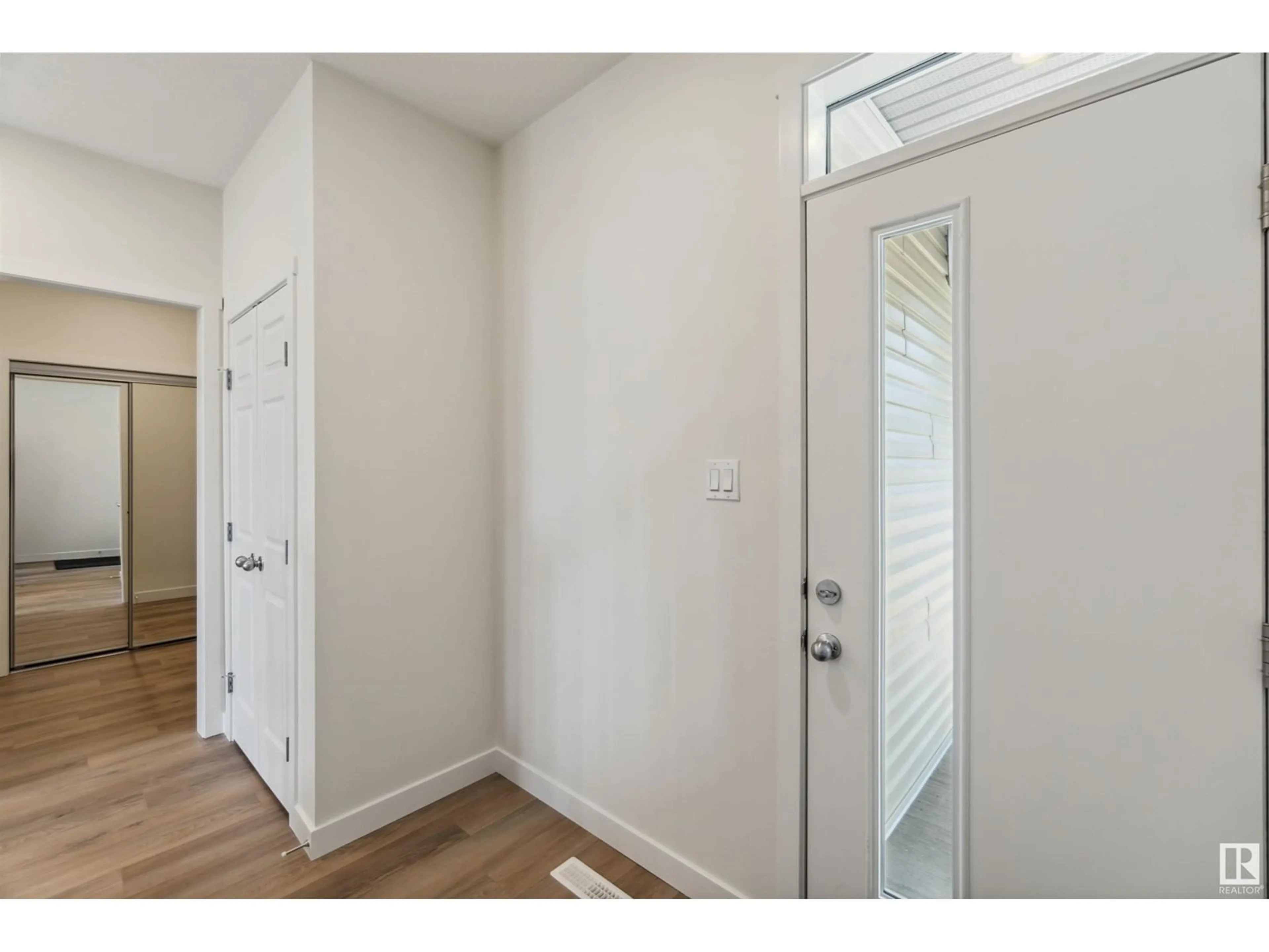 Indoor entryway for NW - 4672 177 AV, Edmonton Alberta T2T1E6