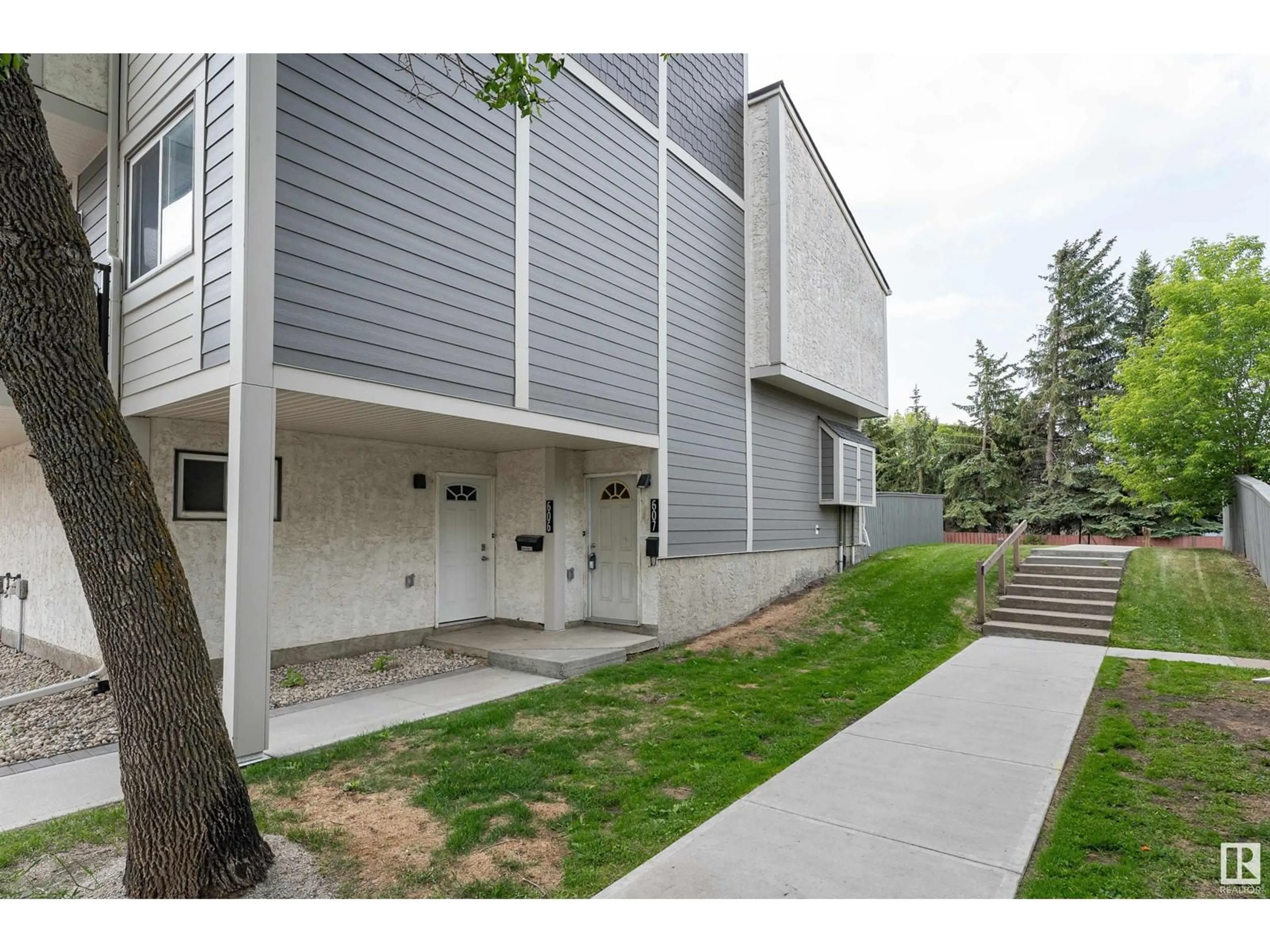 Unknown for 607 WILLOW CO NW, Edmonton Alberta T5T2K7