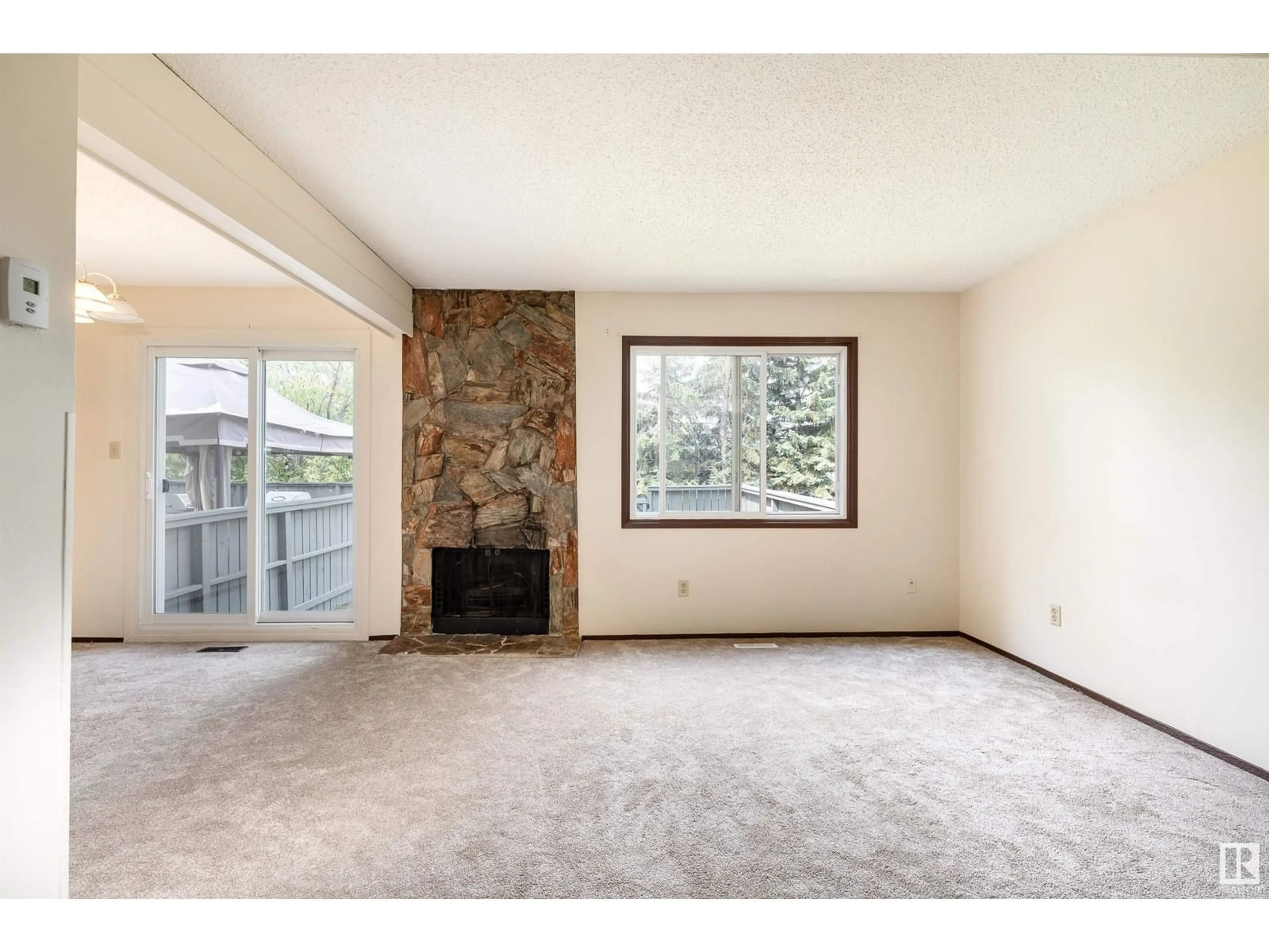 A pic of a room for 607 WILLOW CO NW, Edmonton Alberta T5T2K7