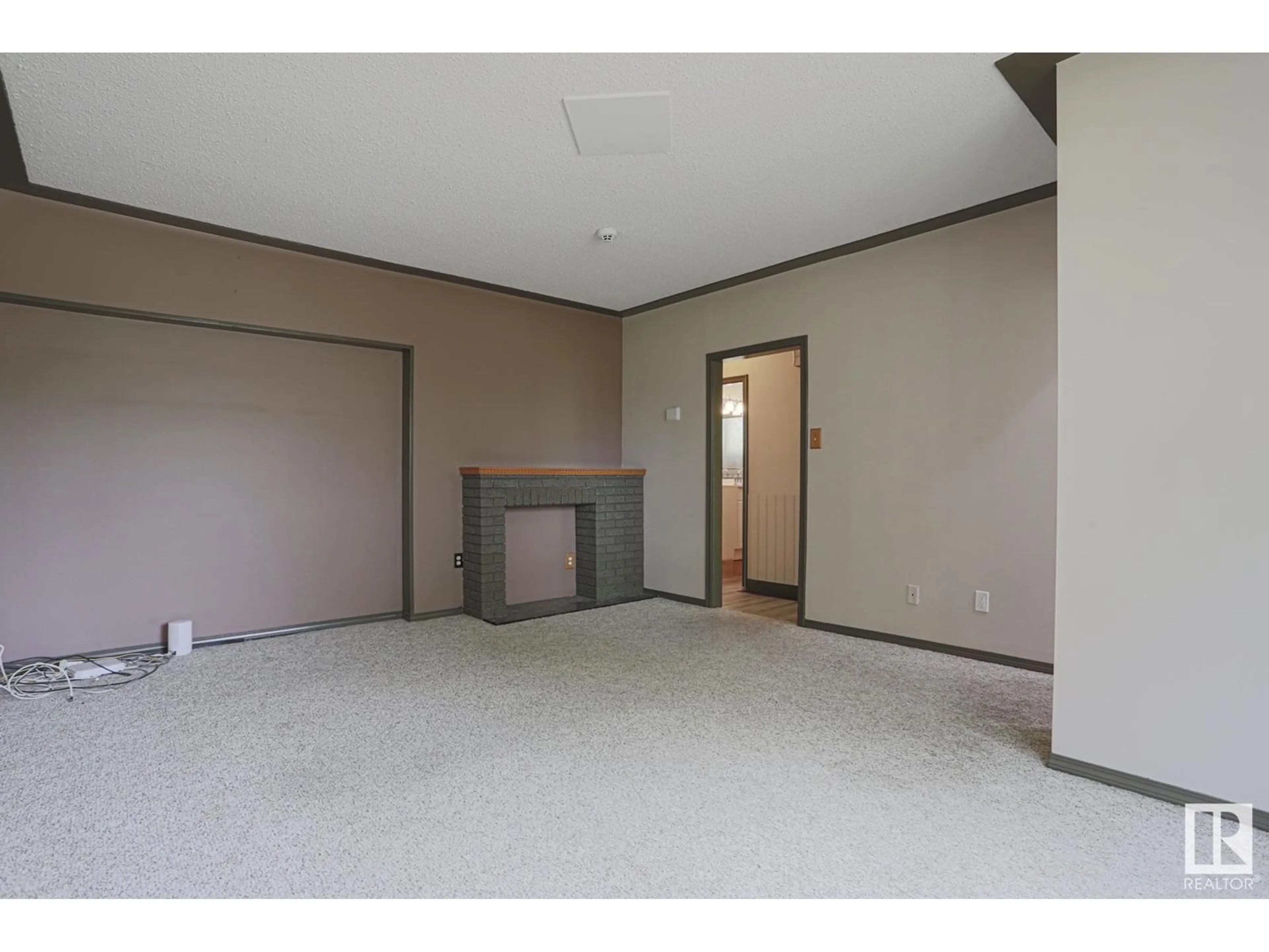 A pic of a room for 12822 70 ST, Edmonton Alberta T5C0J8