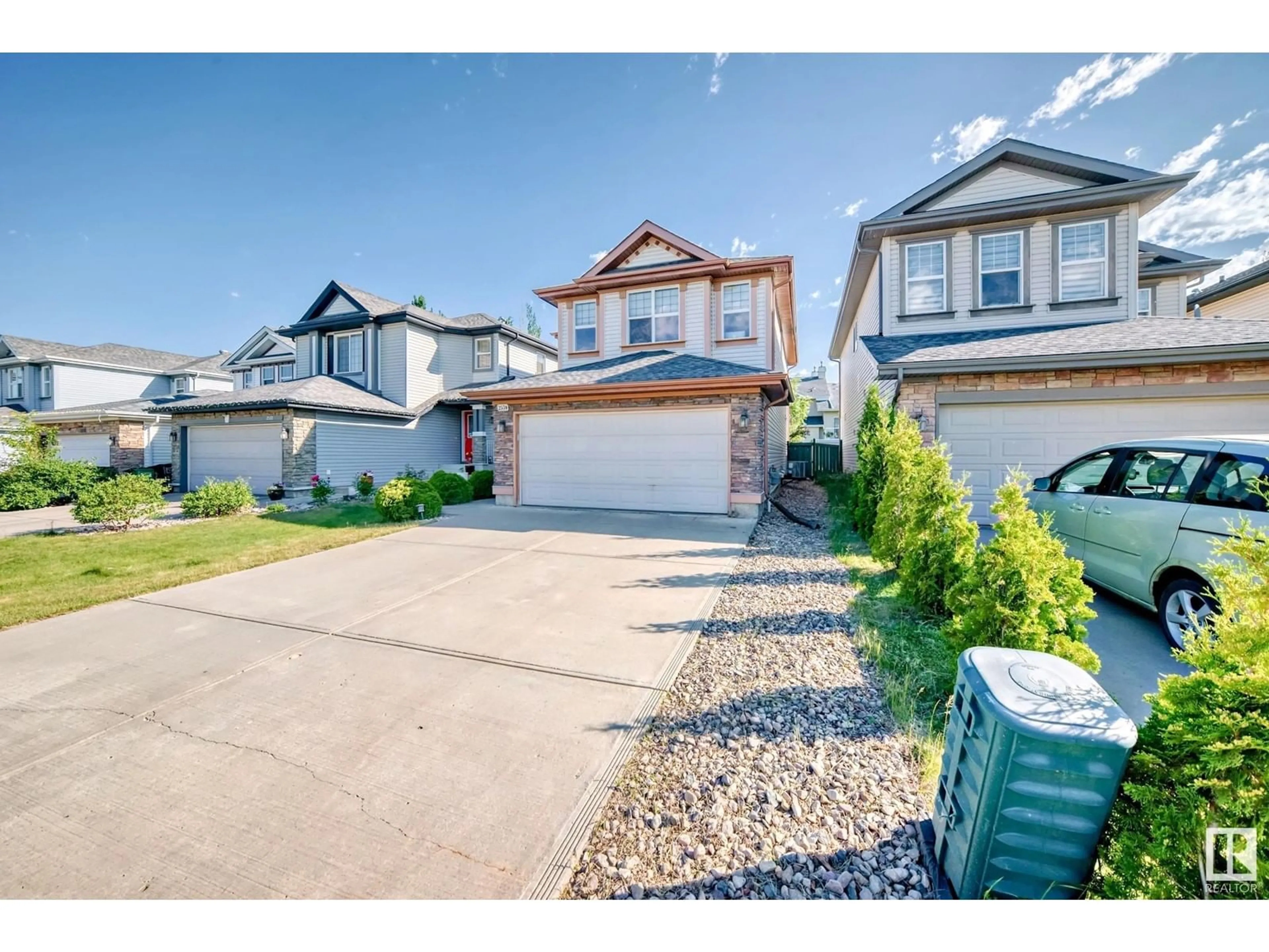 A pic from outside/outdoor area/front of a property/back of a property/a pic from drone, street for 2570 HANNA CR, Edmonton Alberta T6R3P7