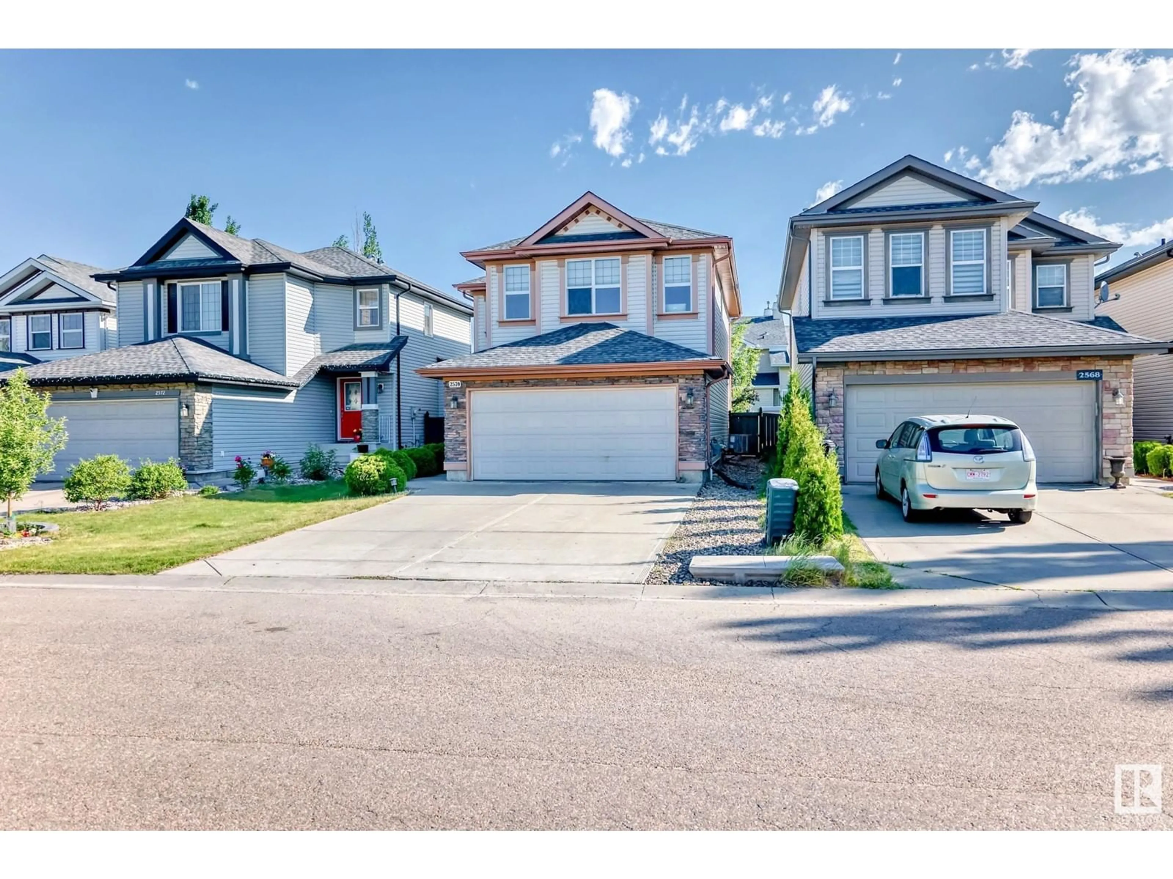 A pic from outside/outdoor area/front of a property/back of a property/a pic from drone, street for 2570 HANNA CR, Edmonton Alberta T6R3P7