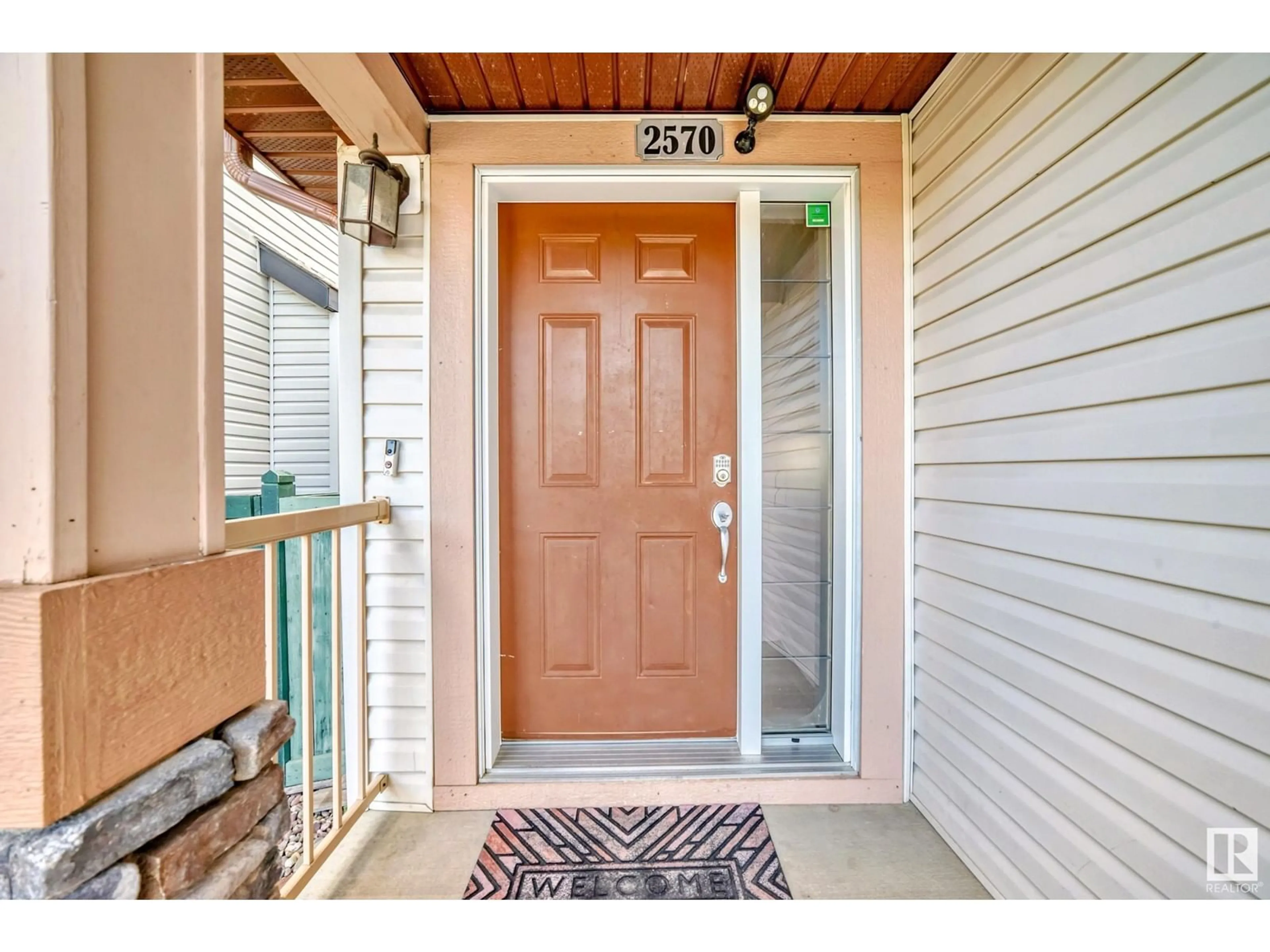 Indoor entryway for 2570 HANNA CR, Edmonton Alberta T6R3P7