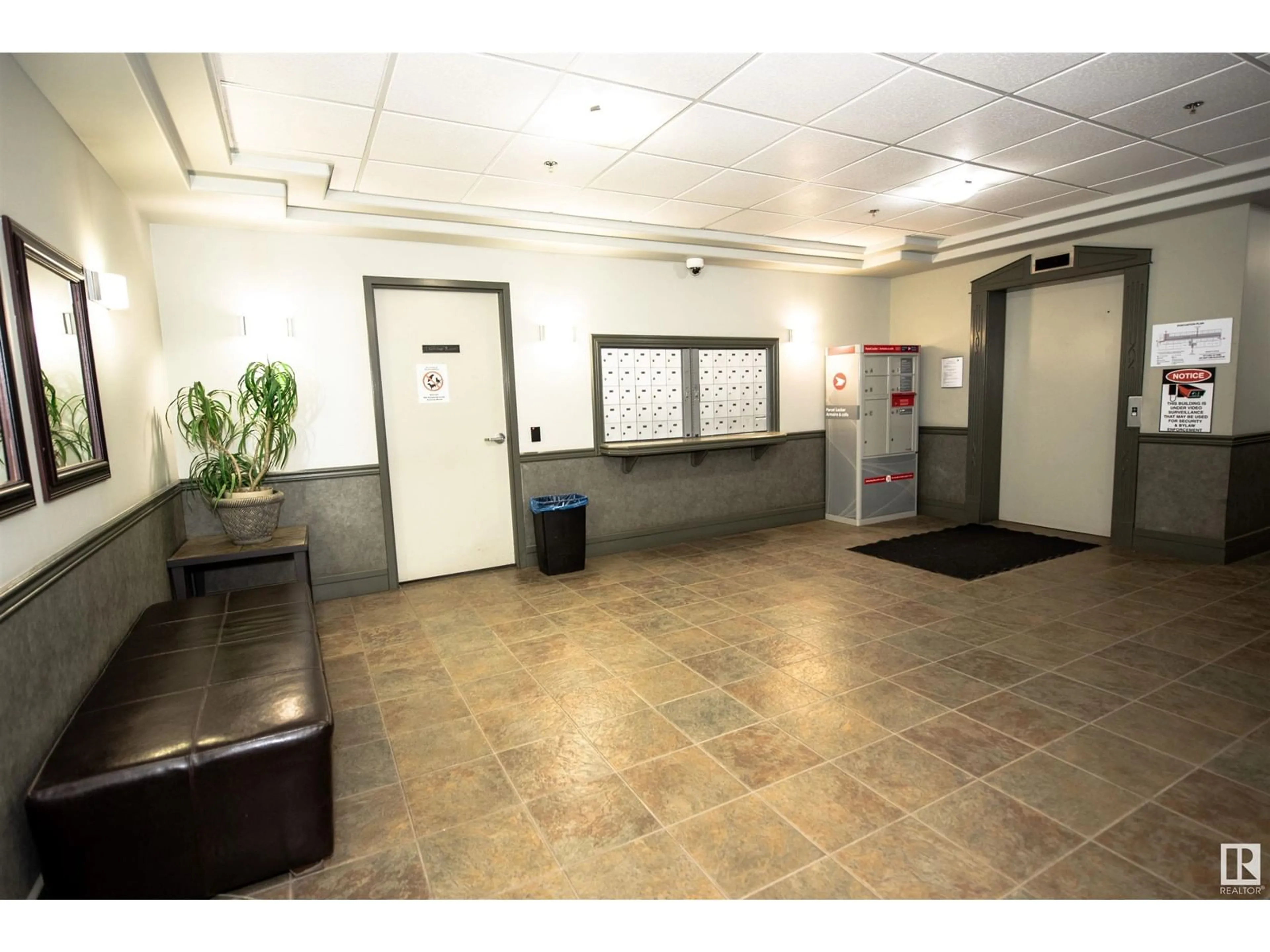 Indoor foyer for #309 - 10116 80 AV, Edmonton Alberta T6E6V7