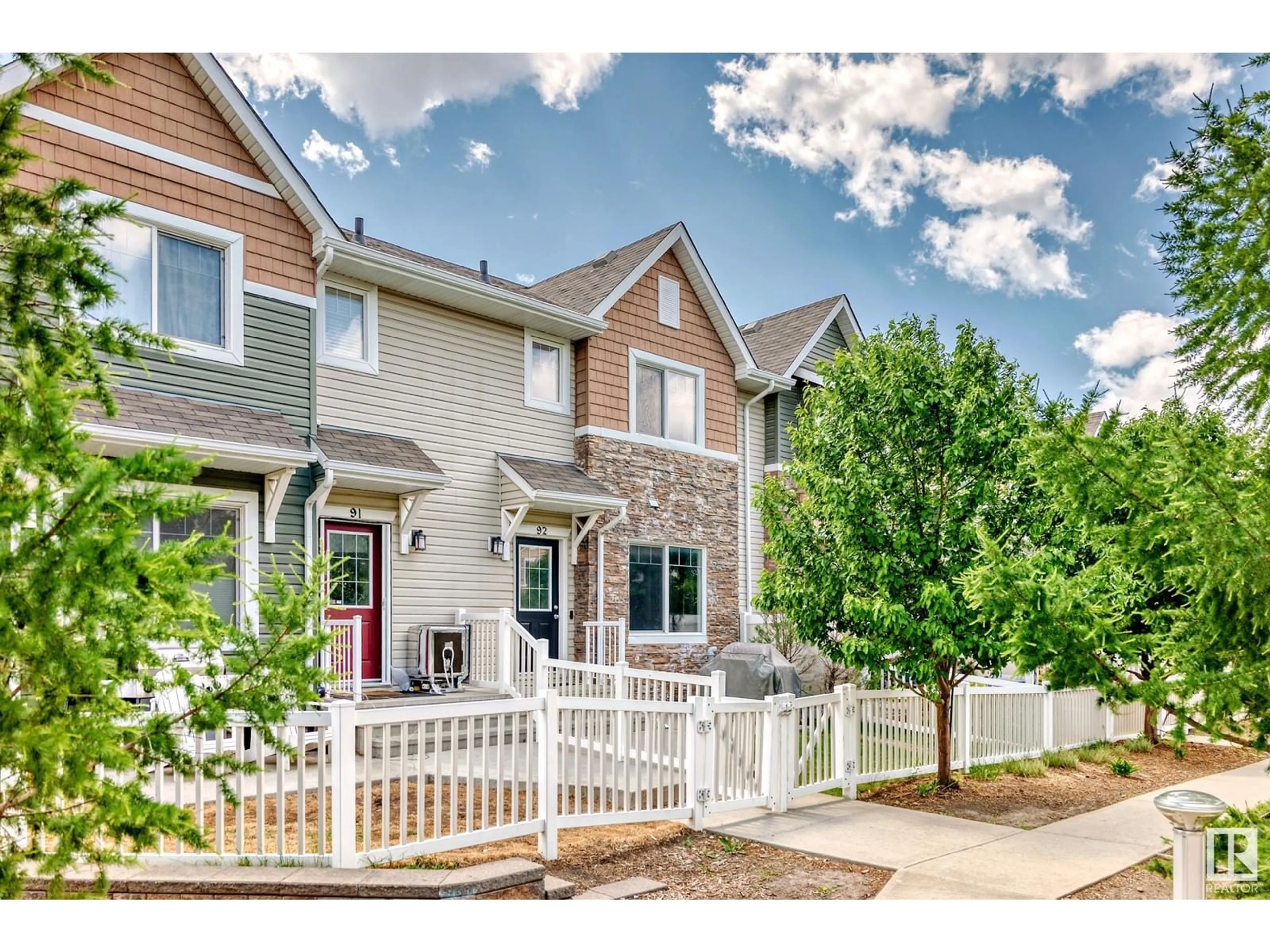Home with vinyl exterior material, street for 655 - 92 TAMARACK RD, Edmonton Alberta T6T0N4