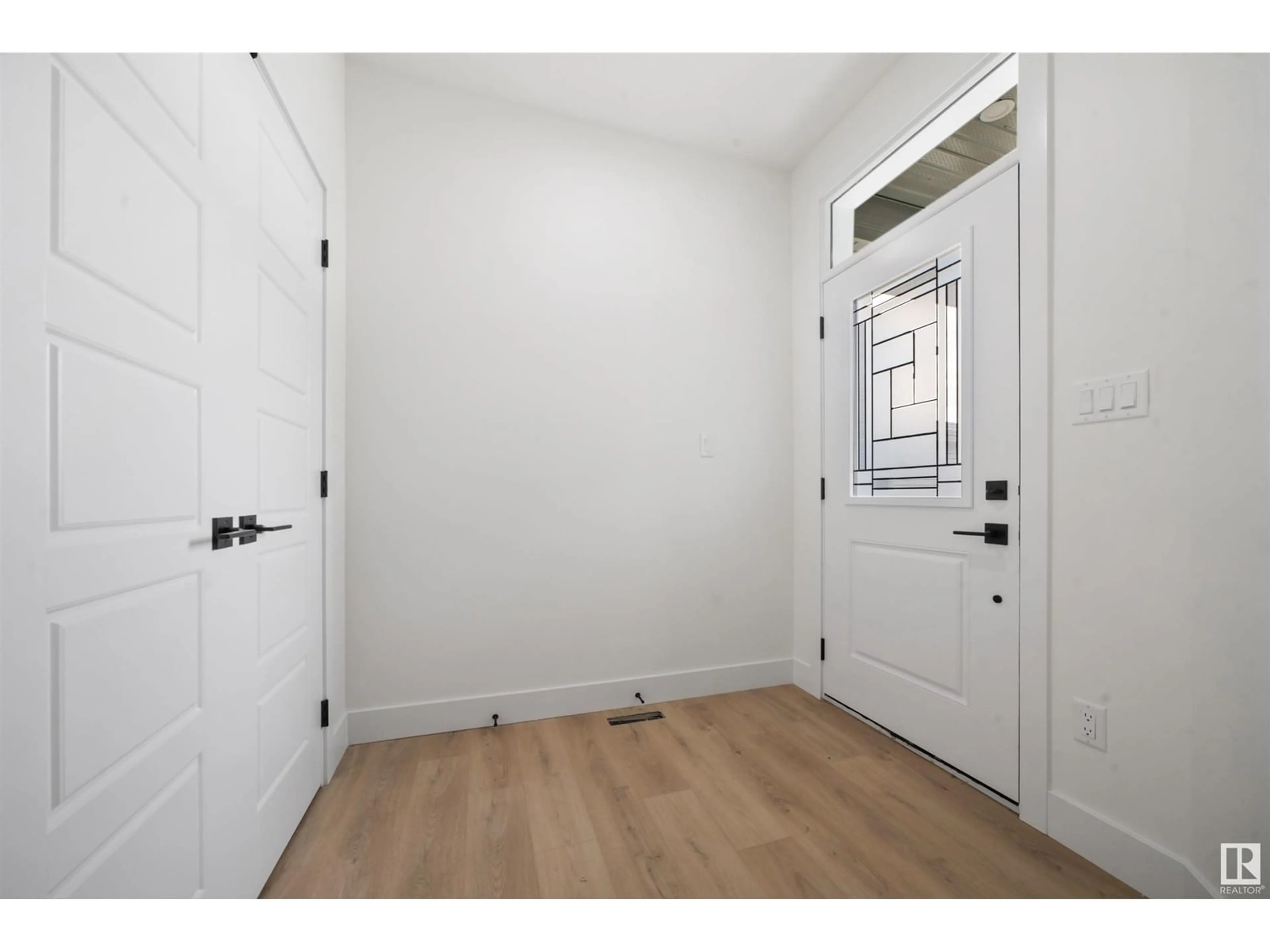 Indoor entryway for 66 EDGEFIELD WY, St. Albert Alberta T8N7Z9