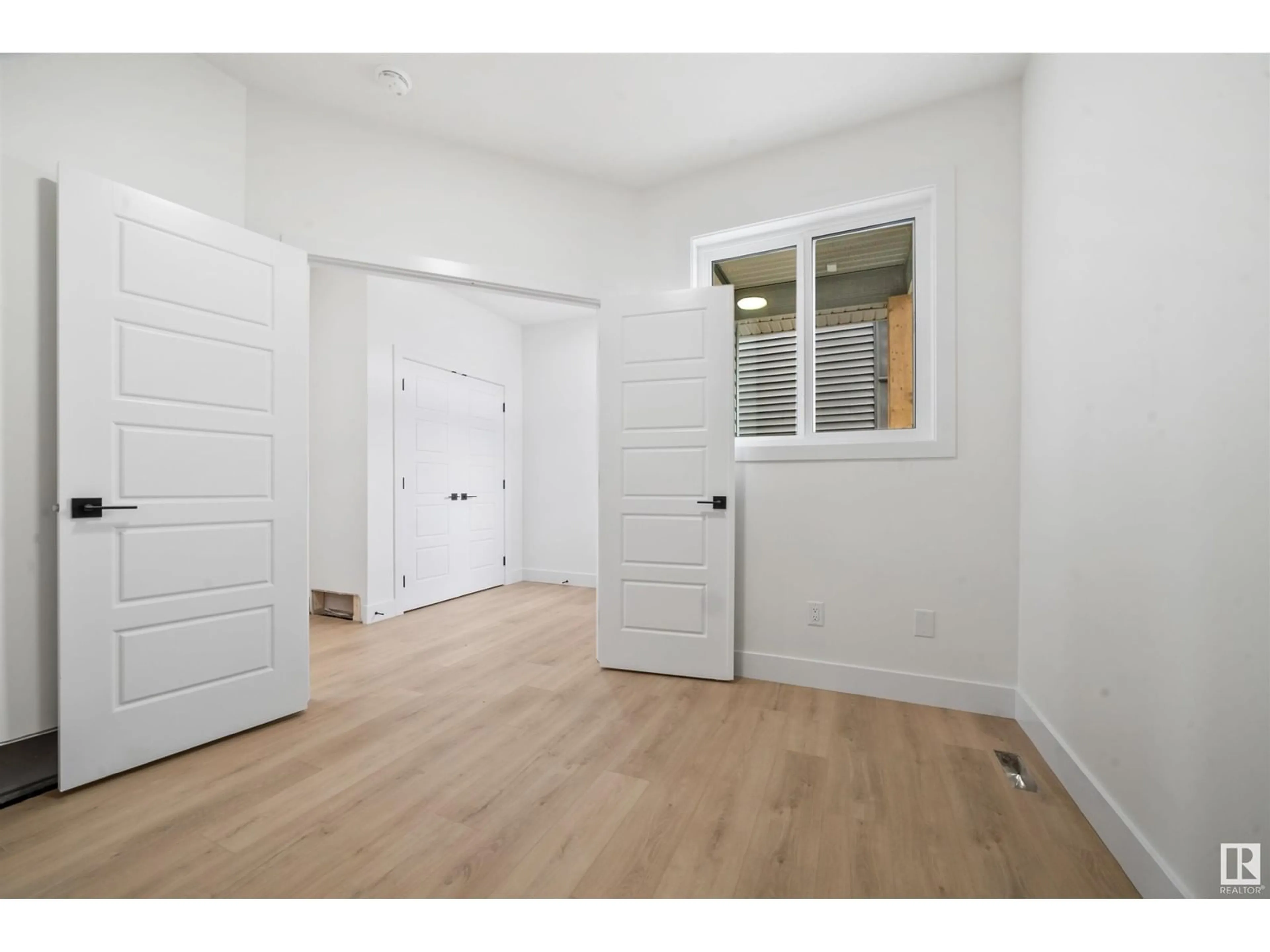 Indoor entryway for 66 EDGEFIELD WY, St. Albert Alberta T8N7Z9