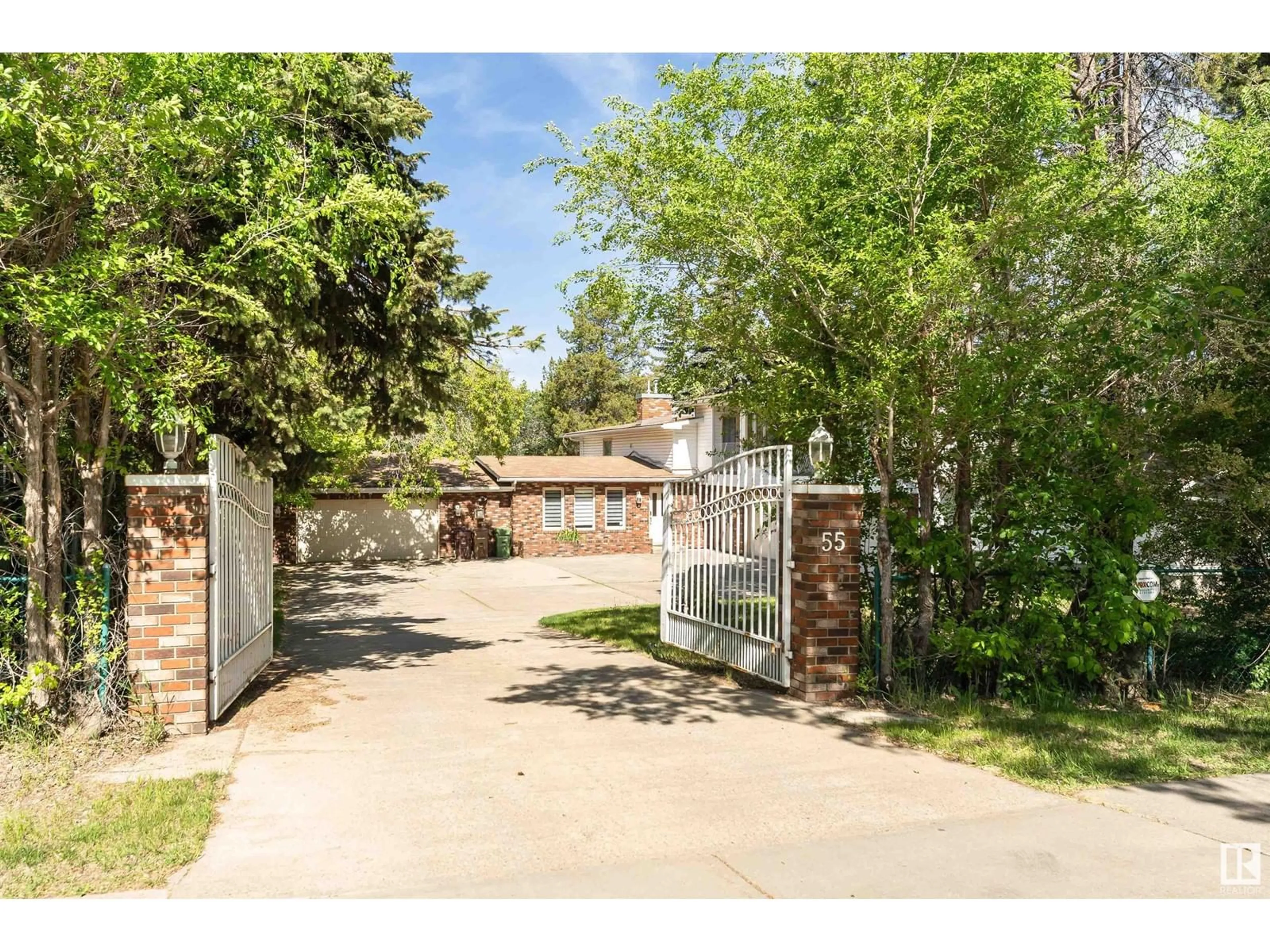 A pic from outside/outdoor area/front of a property/back of a property/a pic from drone, street for 55 STURGEON RD, St. Albert Alberta T8N0E8