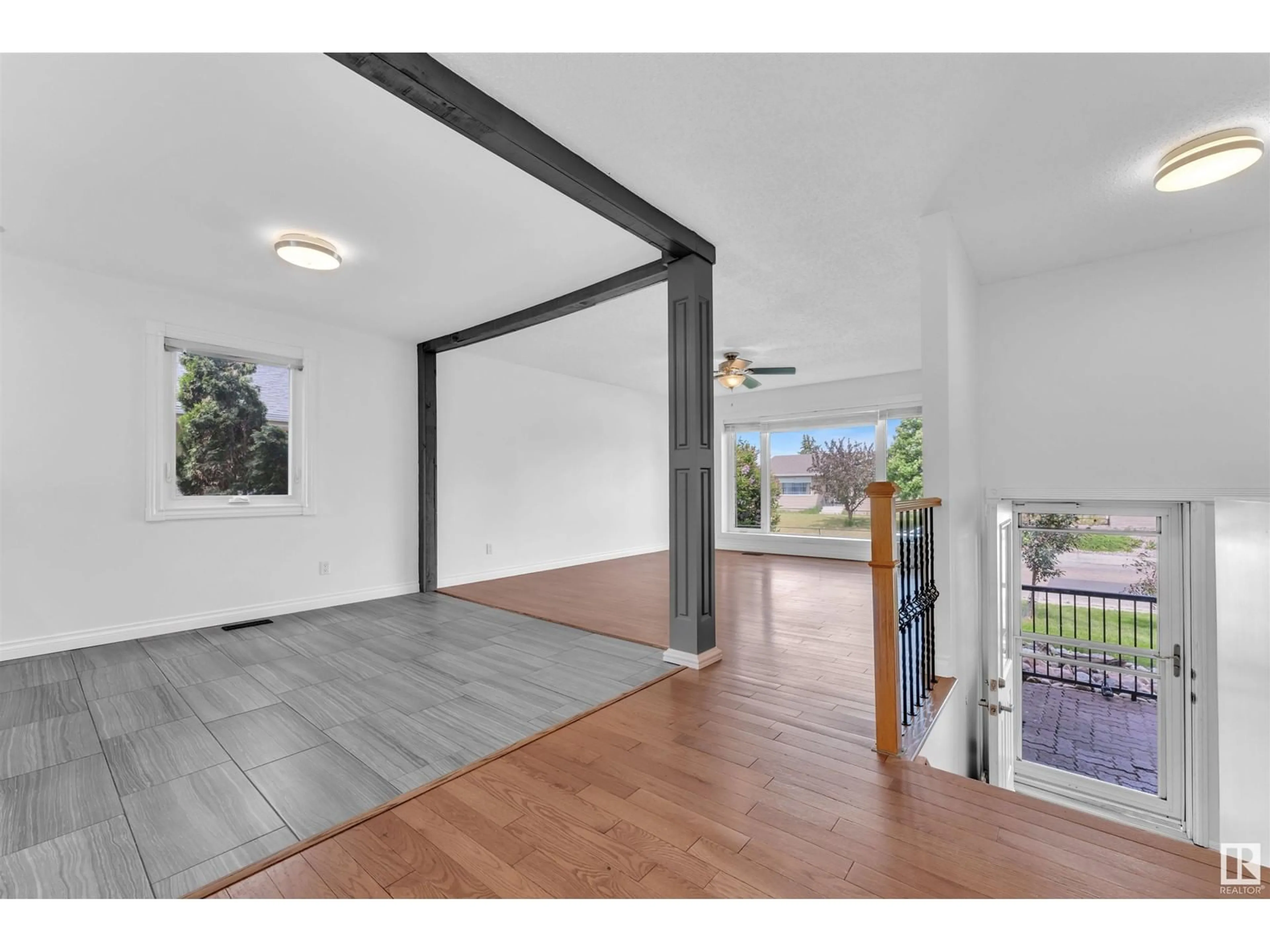 Indoor entryway for 3019 133 AV, Edmonton Alberta T5A2Z4
