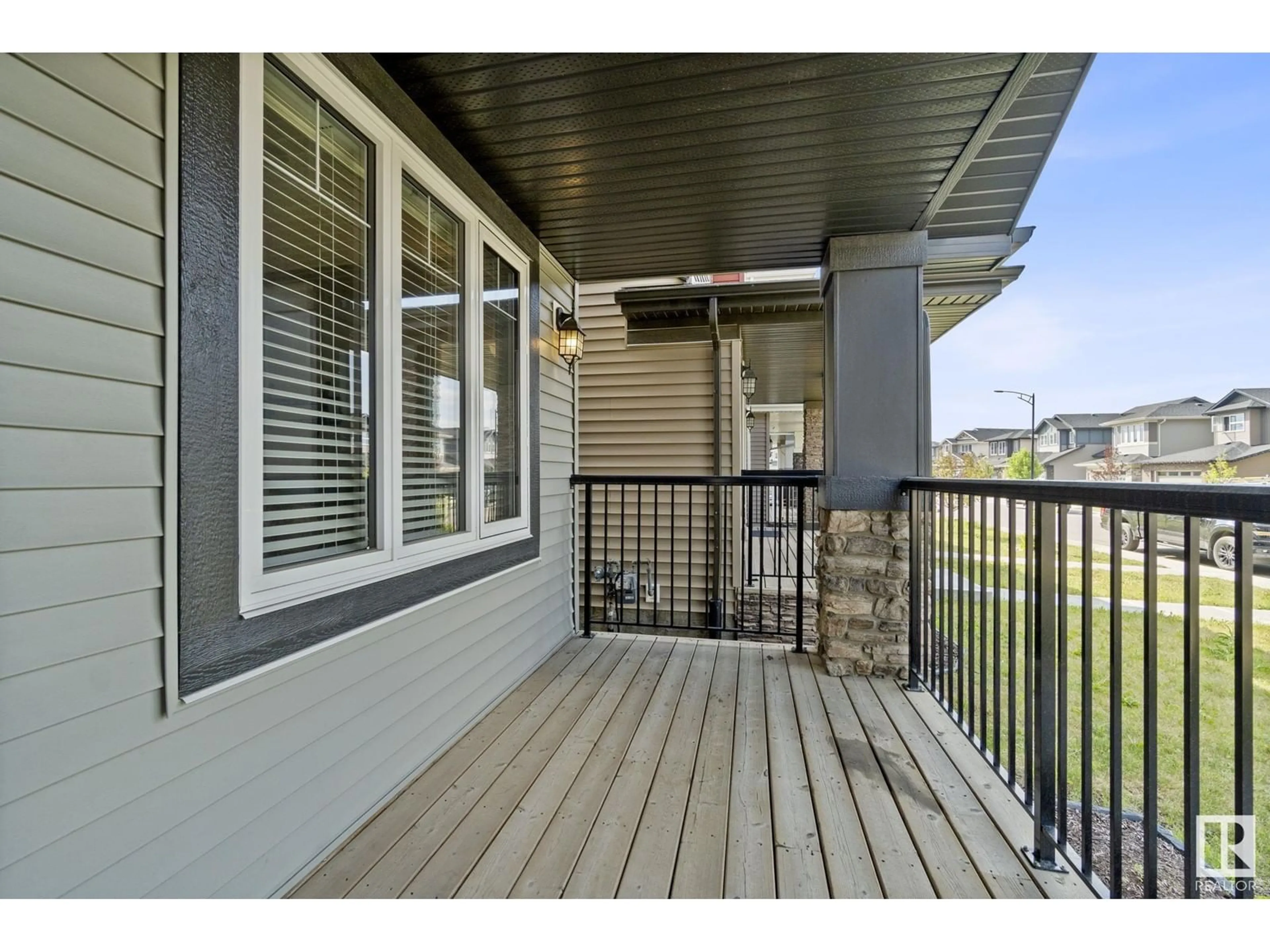 Unknown for 520 CONROY CR, Edmonton Alberta T6W3Y2
