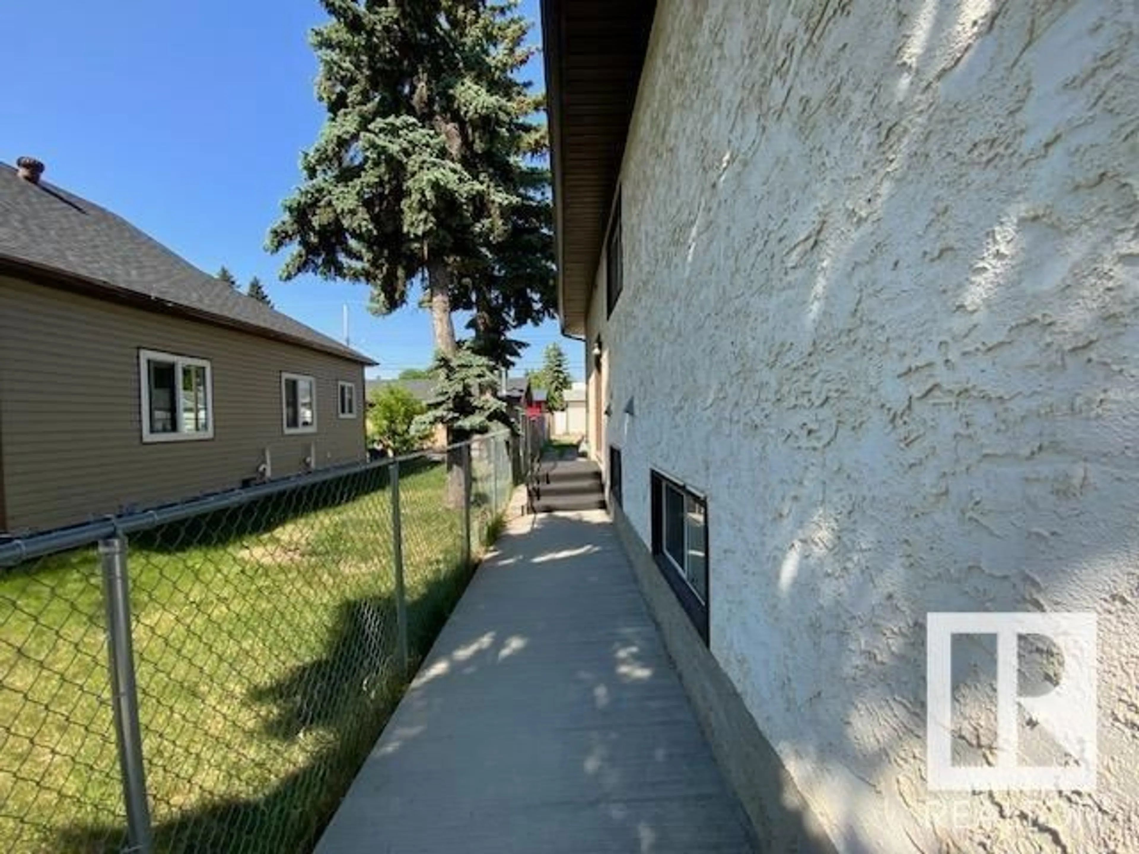 Patio, street for #A&B - 4310 52 ST, Wetaskiwin Alberta T9A1N4