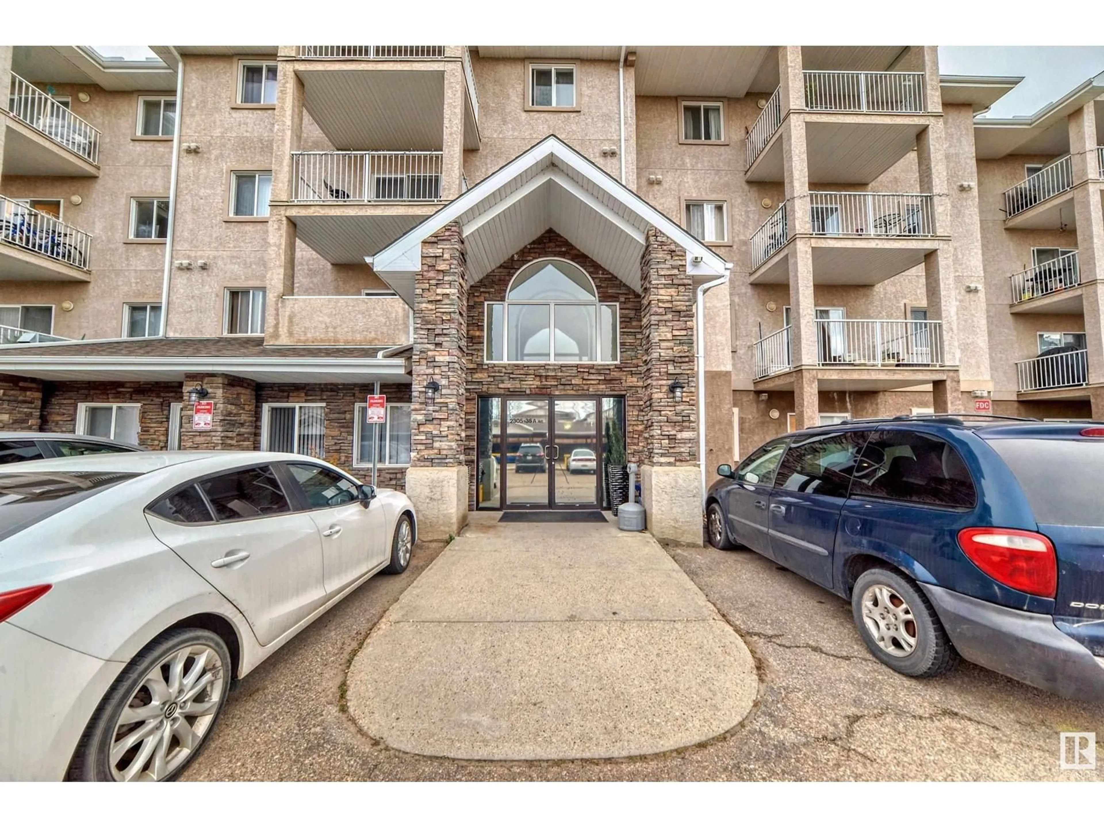 Indoor foyer for 110 - 2305 35A AV, Edmonton Alberta T6T1Z2