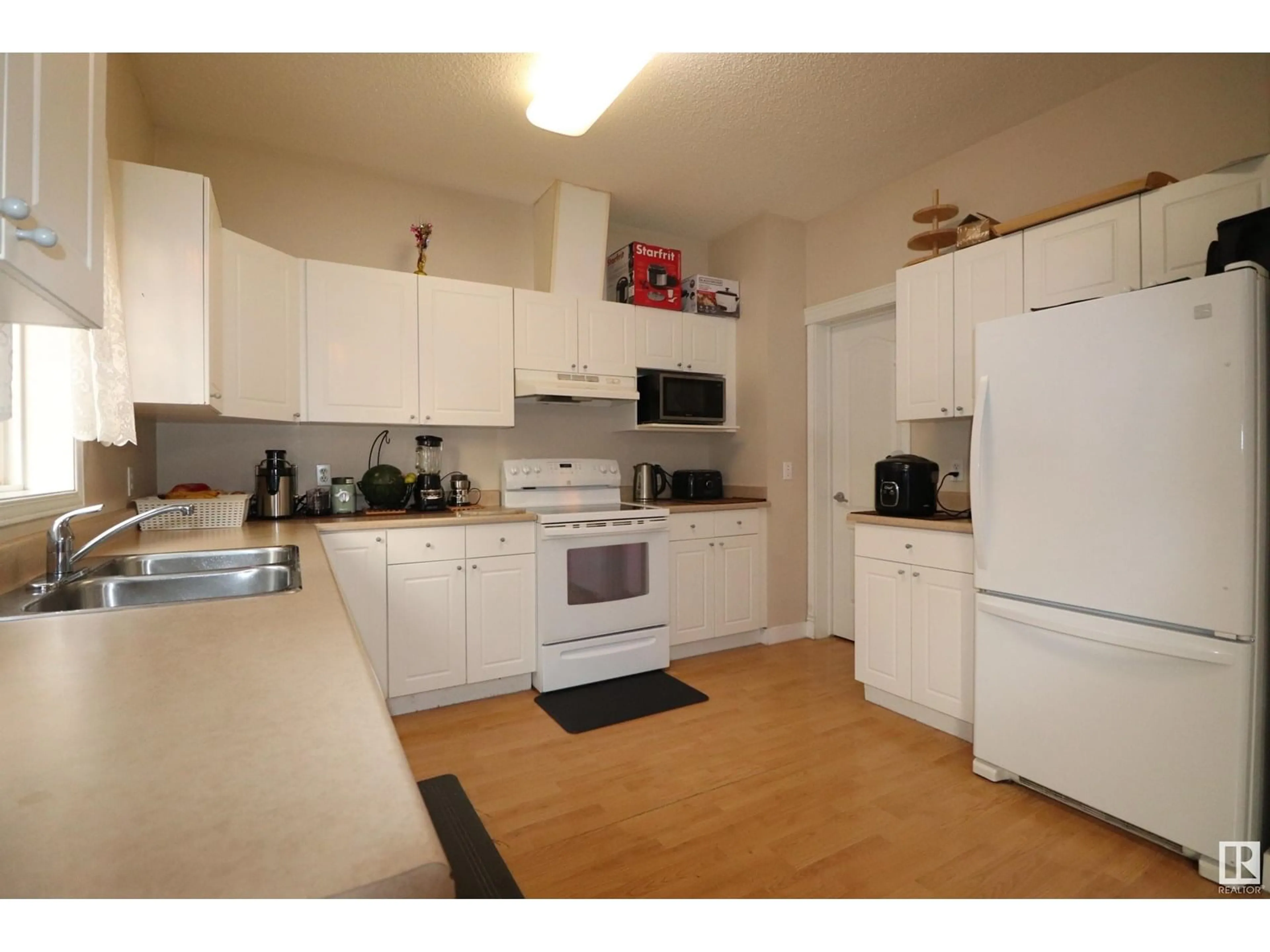 Standard kitchen, unknown for 47 - 16728 115 ST NW, Edmonton Alberta T5X6G6