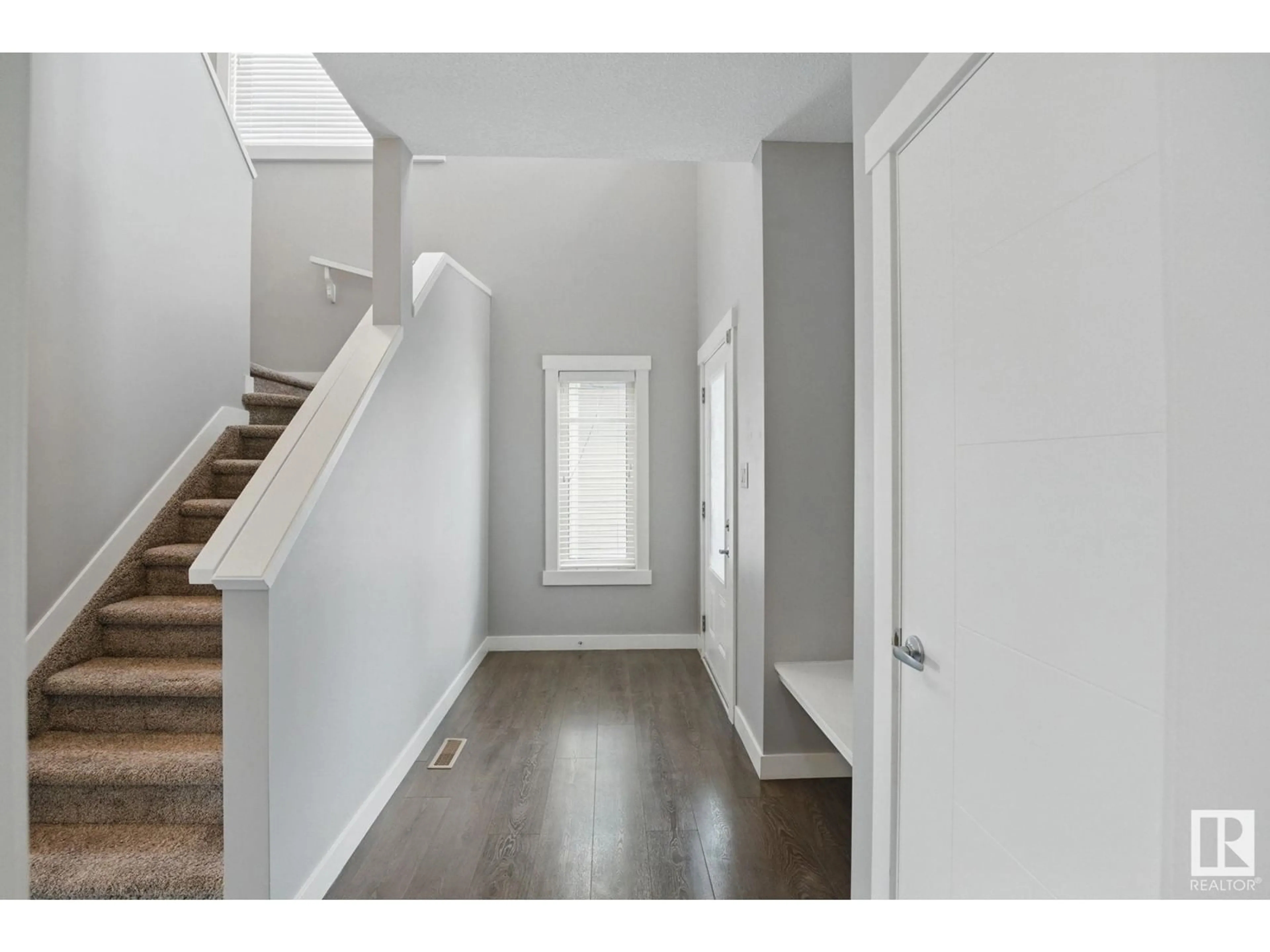 Indoor entryway for 1342 AINSLIE WD, Edmonton Alberta T6W3G1