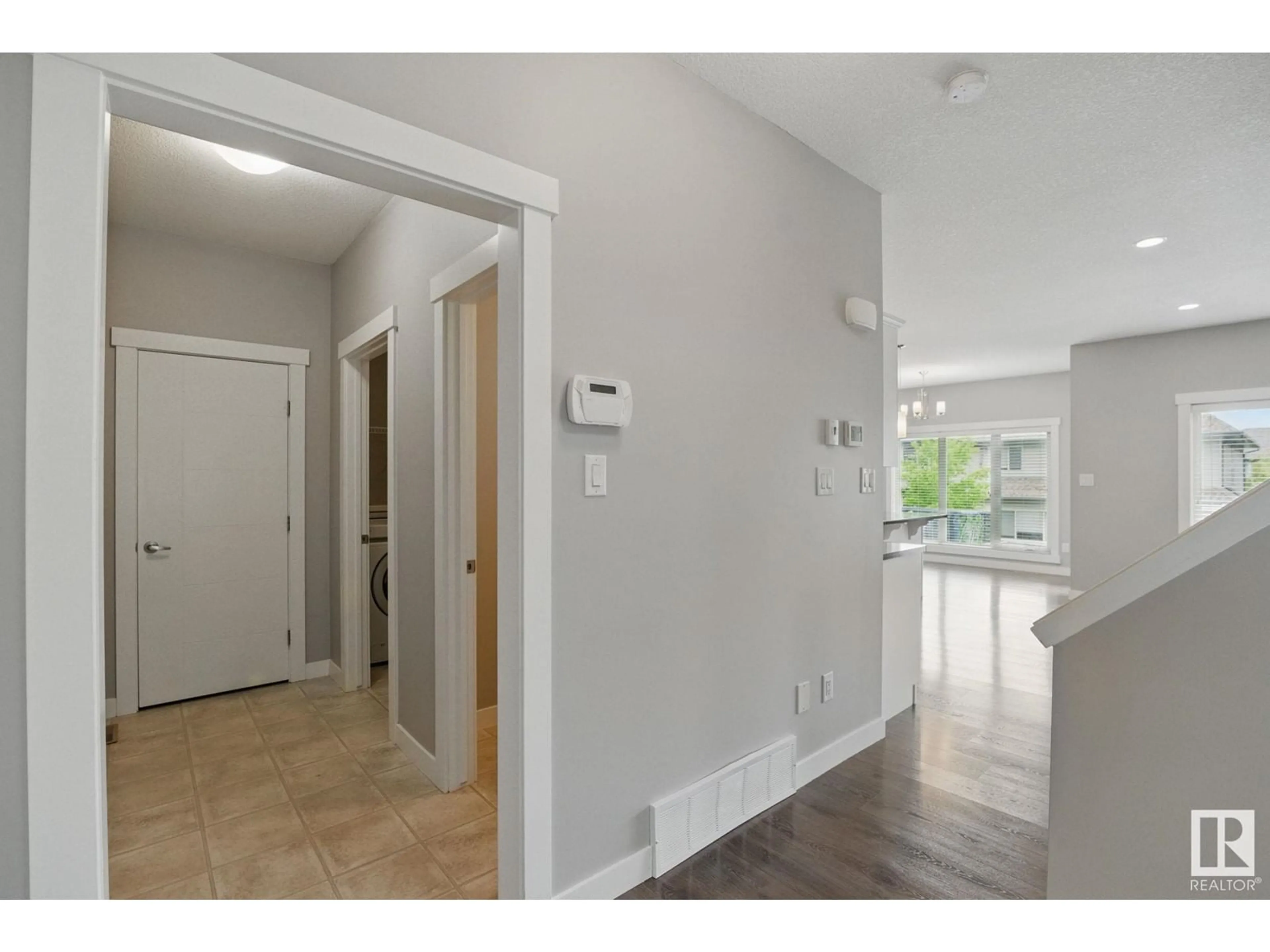 Indoor entryway for 1342 AINSLIE WD, Edmonton Alberta T6W3G1