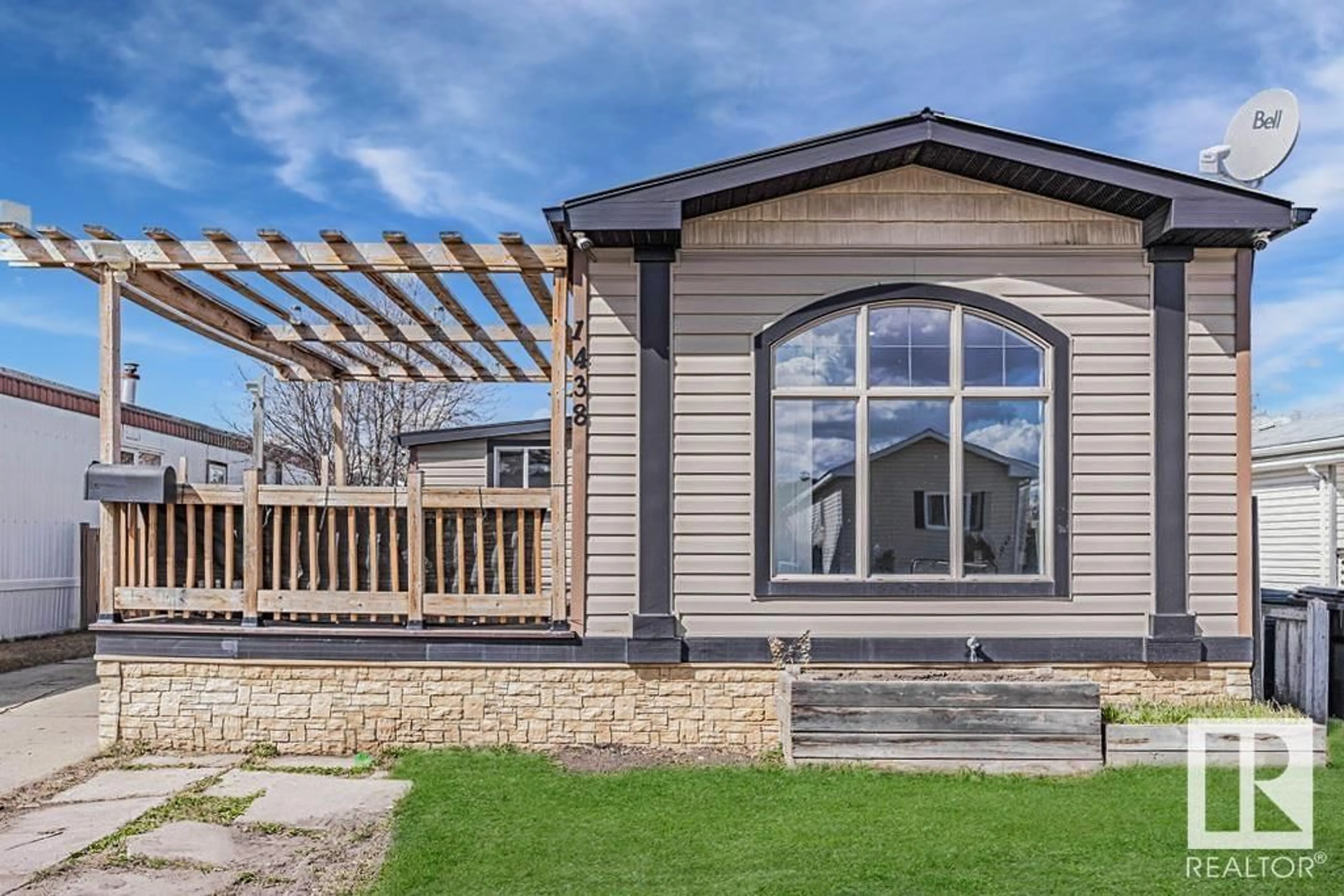 Home with vinyl exterior material, unknown for 1438 LAKELAND VILLAGE, Sherwood Park Alberta T8H1L9