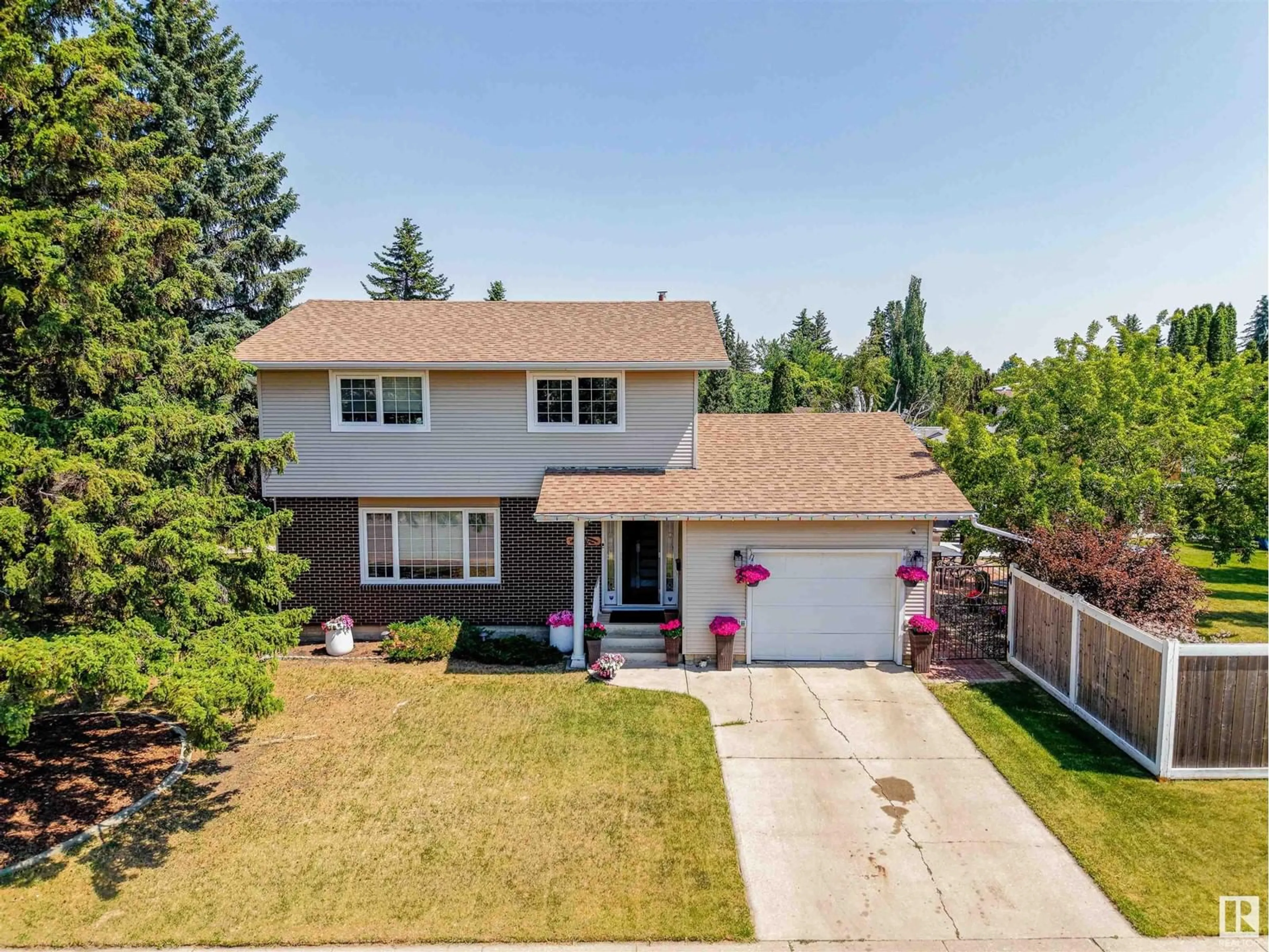 A pic from outside/outdoor area/front of a property/back of a property/a pic from drone, street for NW - 3807 118 ST, Edmonton Alberta T6J1W9
