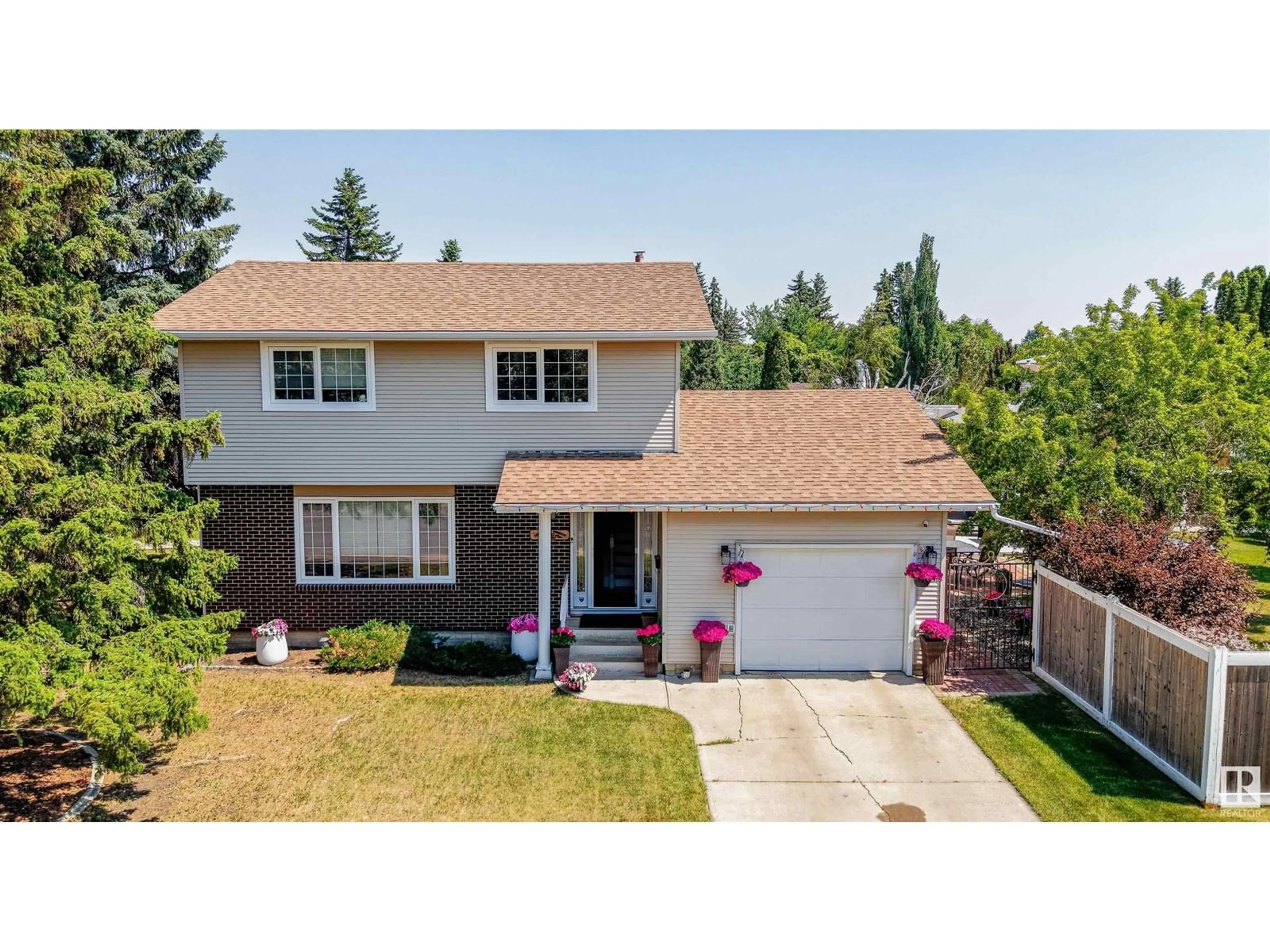 A pic from outside/outdoor area/front of a property/back of a property/a pic from drone, street for NW - 3807 118 ST, Edmonton Alberta T6J1W9