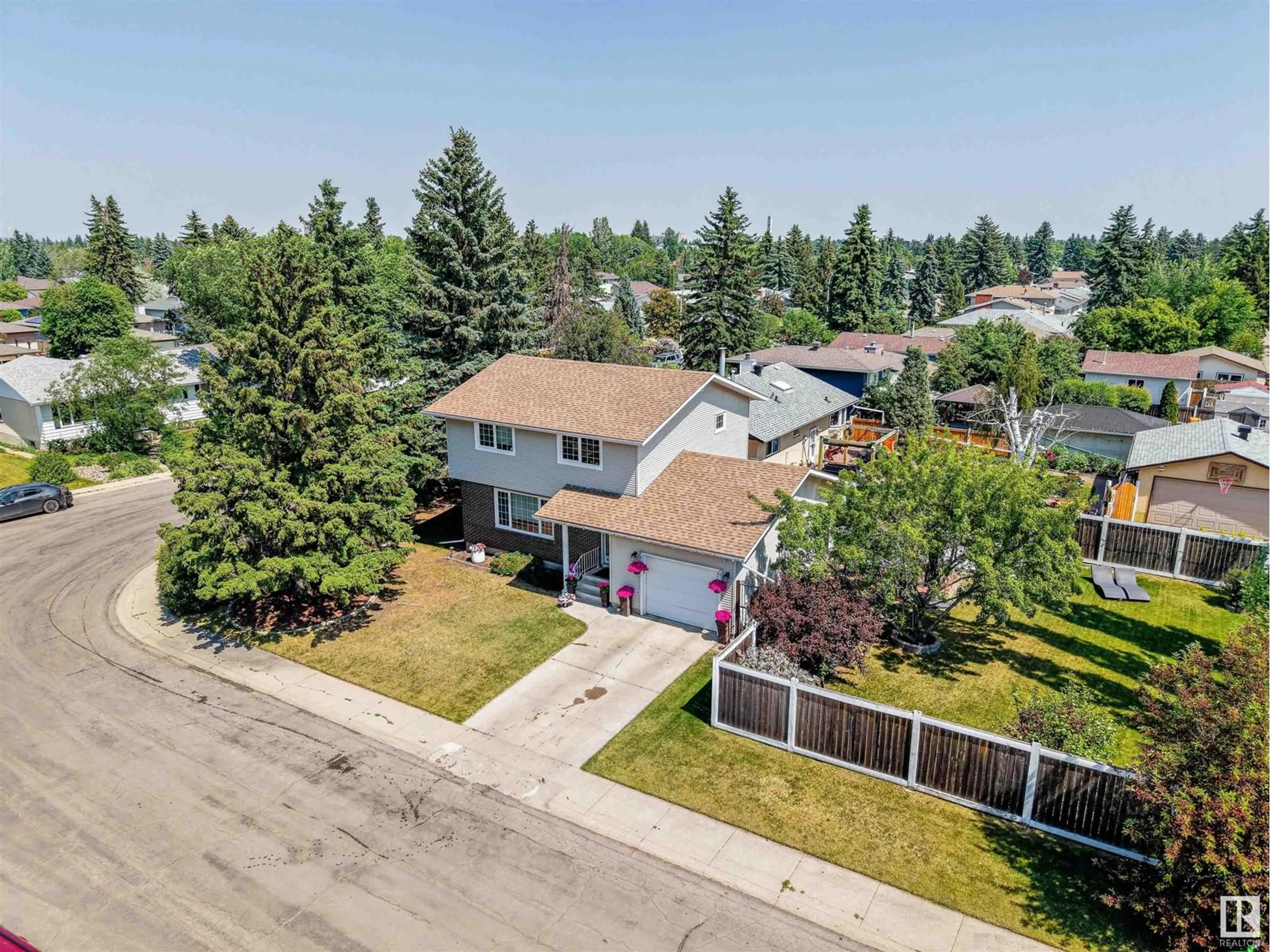 A pic from outside/outdoor area/front of a property/back of a property/a pic from drone, street for NW - 3807 118 ST, Edmonton Alberta T6J1W9