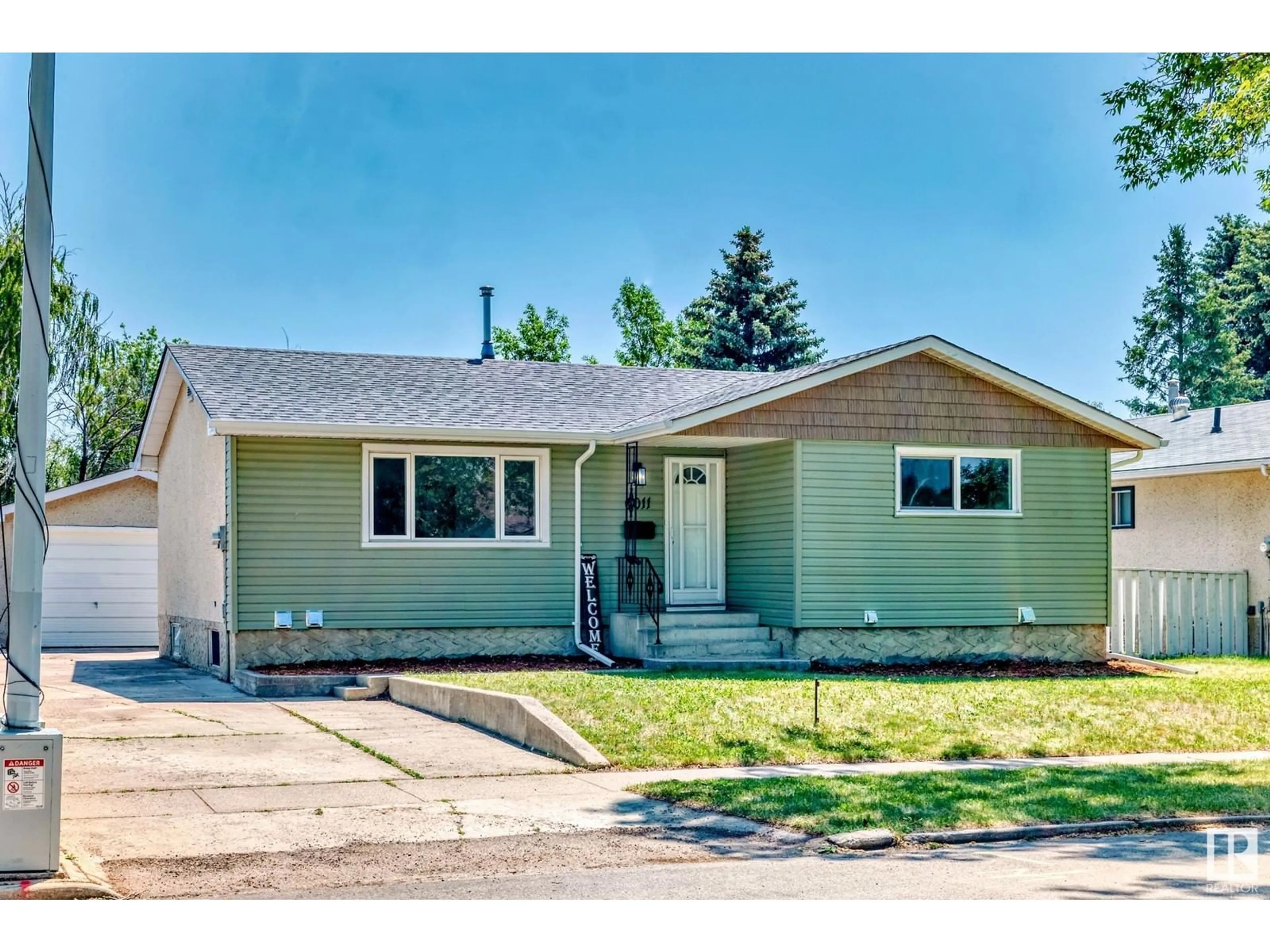 Home with vinyl exterior material, street for 6011 146 AV, Edmonton Alberta T5A1S9