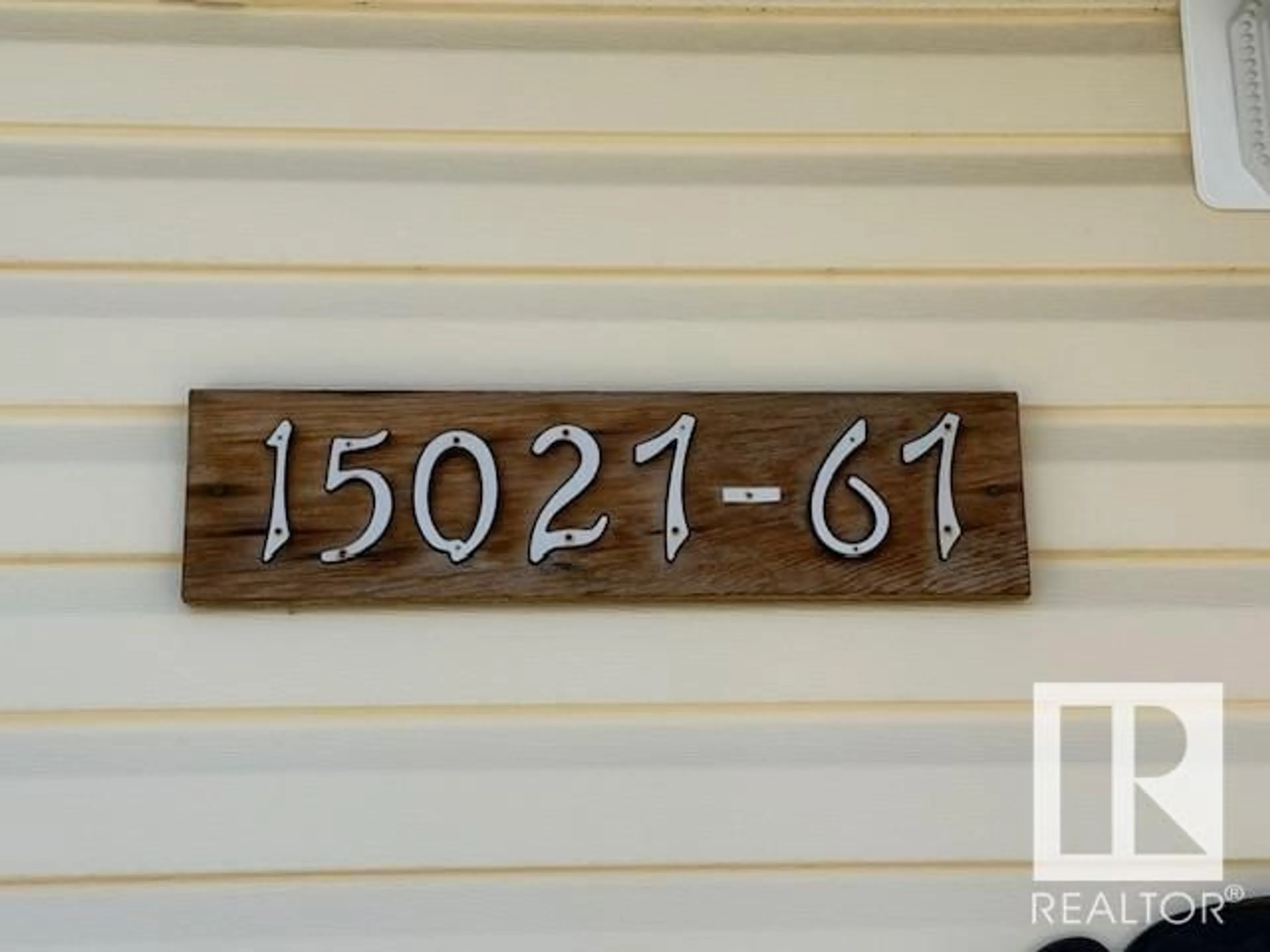 Indoor entryway for 15027 67 ST NW, Edmonton Alberta T5C0C9