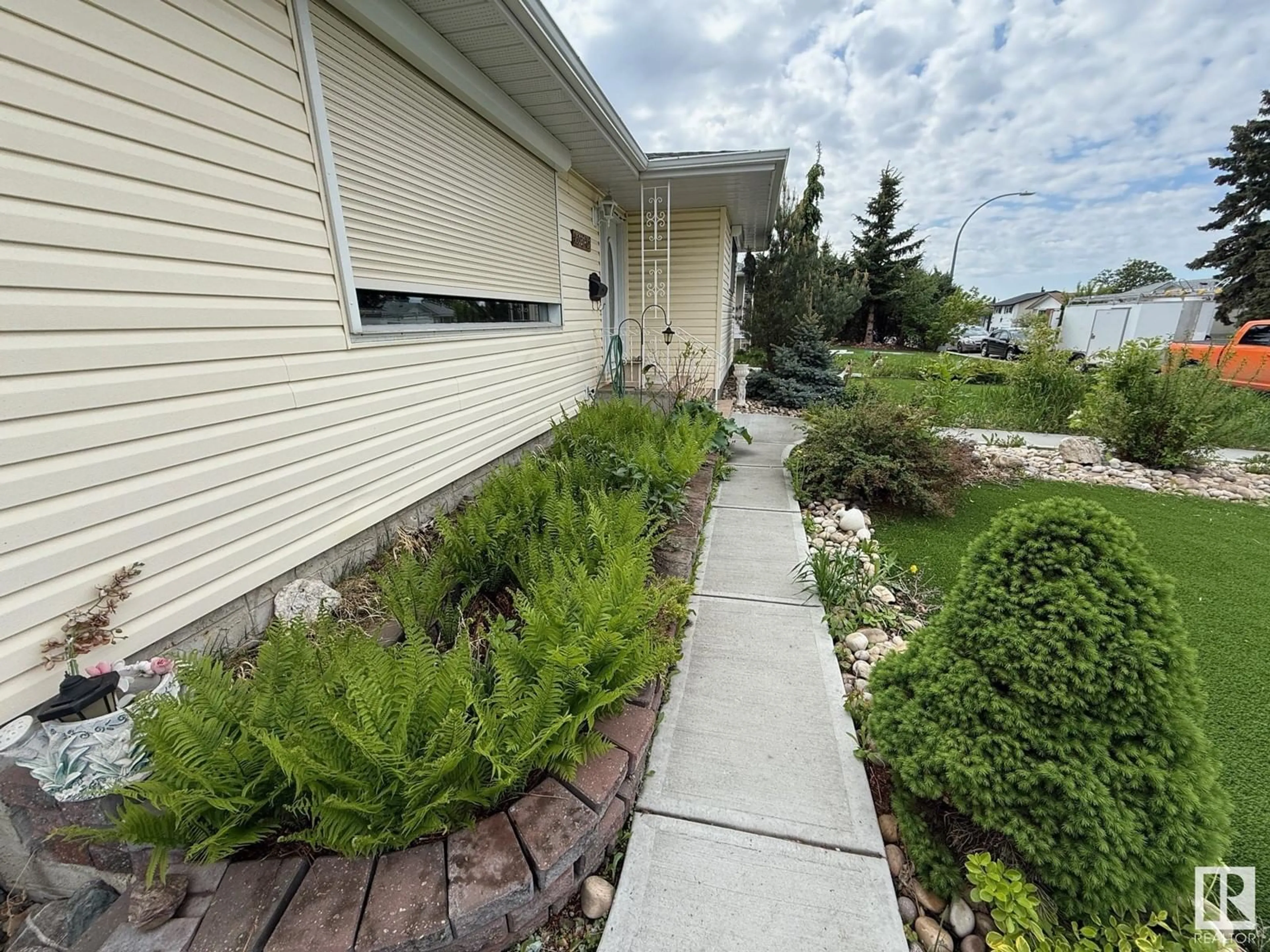 A pic from outside/outdoor area/front of a property/back of a property/a pic from drone, street for 15027 67 ST NW, Edmonton Alberta T5C0C9